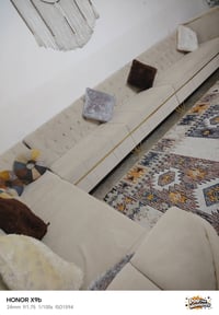 ديوان • سبع أمتار
