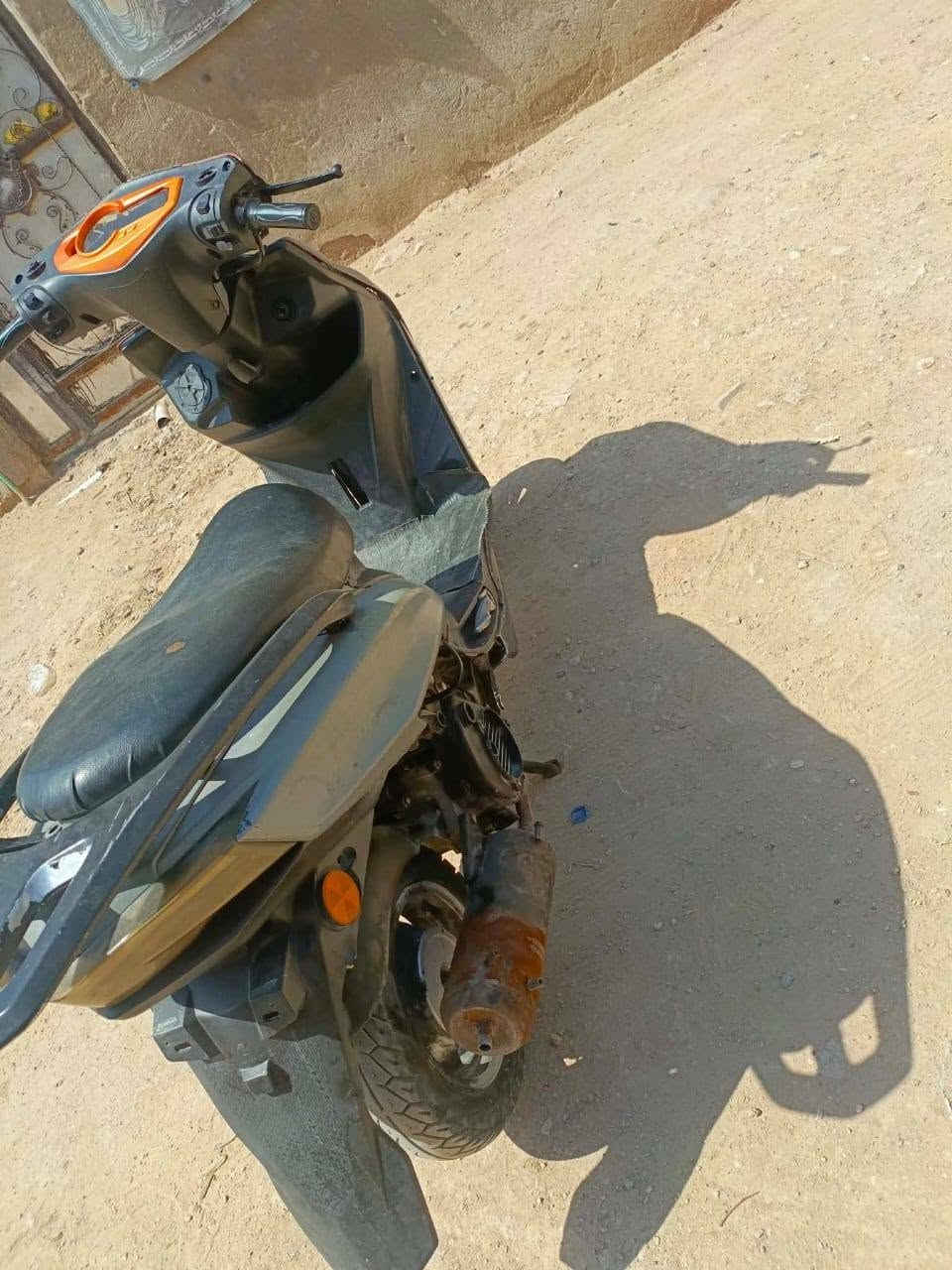 دراجه سكنس  نكره سلف بس عوزه باتري  ويدة مال بانزين  السعر 160وبية مجال الرقم ***********
