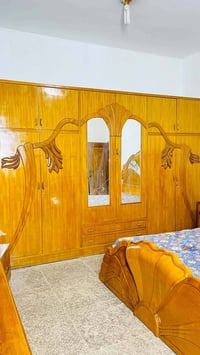 غرفة صاج • طابقين • شارع ٨٠
