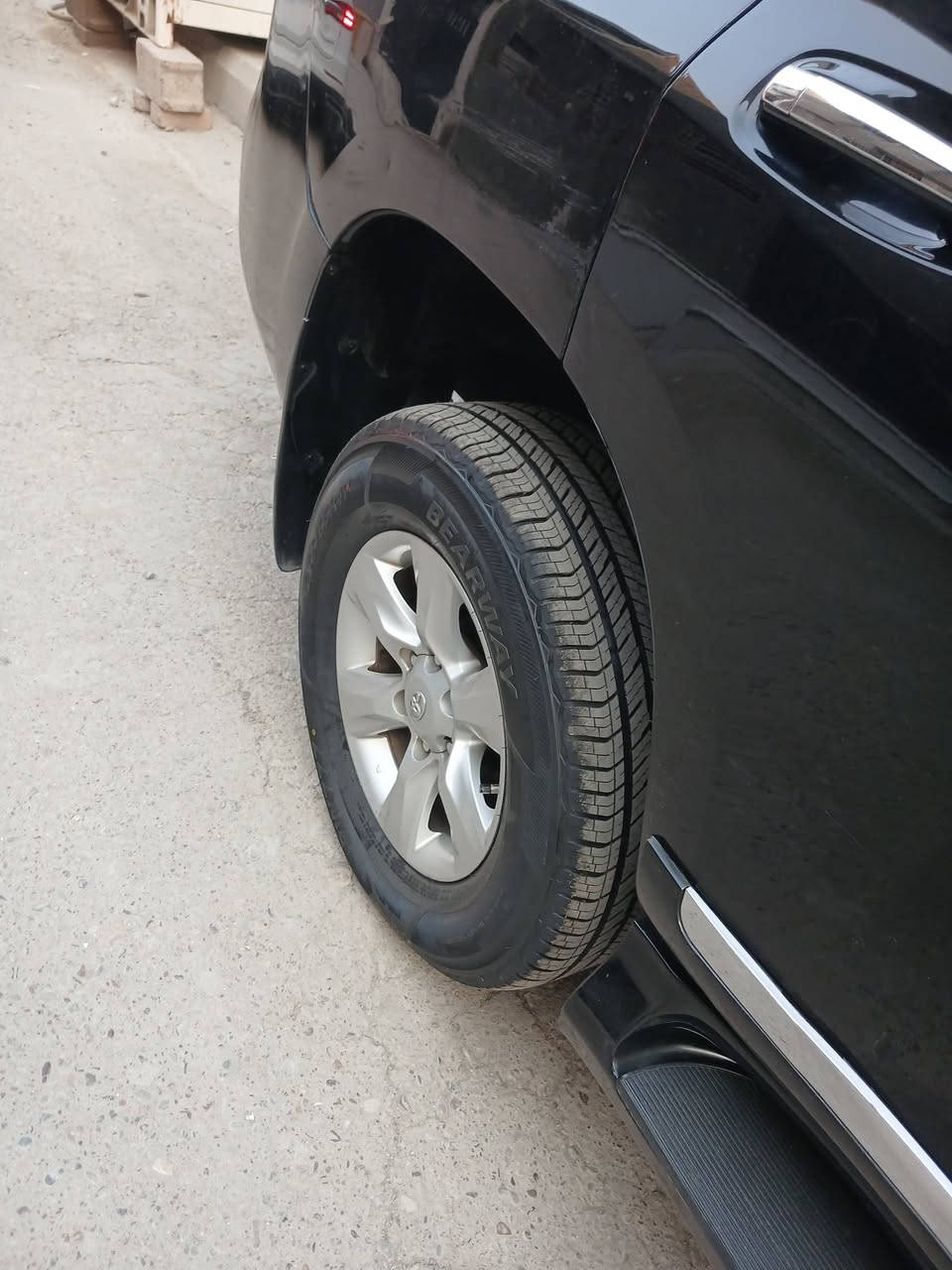 سلام عليكم عندي برادو ٢٠١٢ كويتي سته سلندر دبل تانكي ماشيه ٢١٣ الف صيانه كامله من كلشي دهن كير وفلتر مع دهن محرك مع قوايش مع تايرات جدد مع فيت بم جديد عبوه كامله اصليه مع تبريد منظومه كامله سياره مابيه مصرف حته جادر وياه هزه جديده بسمي فقط تحويل مكان سياره دوره مقابل كلية دجله سعر ٢٢٨٠٠ تلفون ***********
