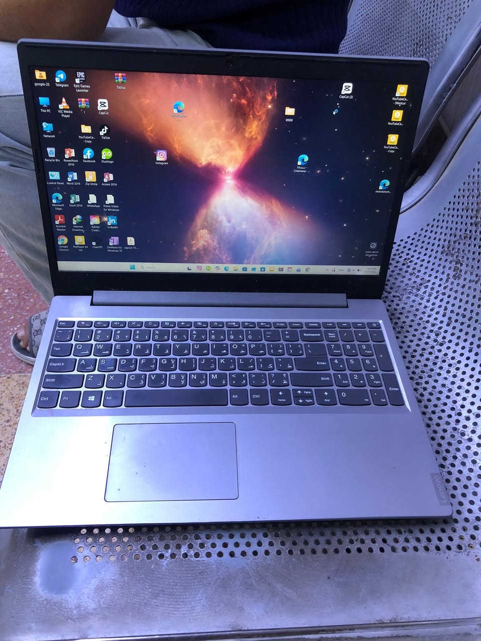 *للبيع لابتوب Lenovo للالعاب والبرامج الهندسية*

*المواصفات:*
- لابتوب Lenovo
- كارت شاشة خارجي 1.5 تيرا
- يشغل GTA V و ببجي محاكي وكل الالعاب الحديثة
- الجهاز نضيف 100% بدون عيوب
- مناسب للطلاب والمصممين والگيمرز

*السعر 300 قابل للتفاوض
*المكان:* البصرة
*للاستفسار:* راسلني خاص او واتساب ***********
