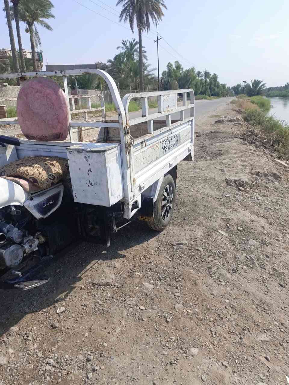 يا الله سلام وعليكم
ستوته لبيع مديل 17
ما بيهه اي نقص
اوراق 6
سعر 950
وبيهه مجال 
تايرات 3جديد 
كهربائيات كامله ما بيهه كل نقص 
مكان ديالى سراجق 
رقم الهاتف     
 ***********
