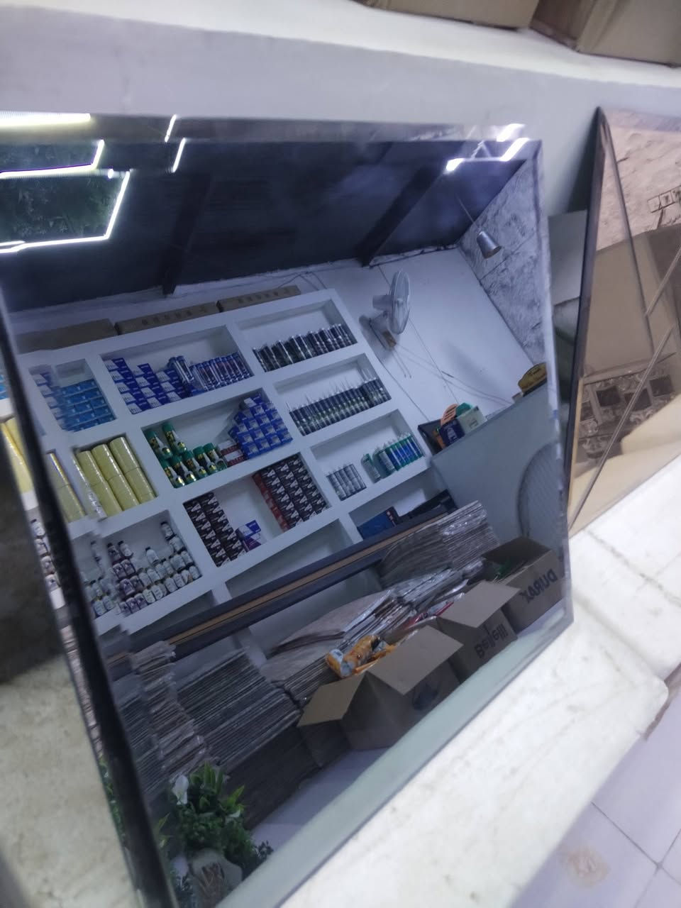 زجاجي مراية✌️😍
🥰
قياس30*30سم
المتر الواحد يتكون من11قطعة😍
السعر عليه خصم جدا قوي😎😎🤩
✌️
الجمال ما يكمل لازم اكو شي عاكس مثل الزجاجي ✌️
مجمع البروج للديكور والاصباغ بابل القاسم الشارع العام قرب كافيه بلال بأدارة خالد الملا لطيف السعيدي 
رقم 📱 ***********
