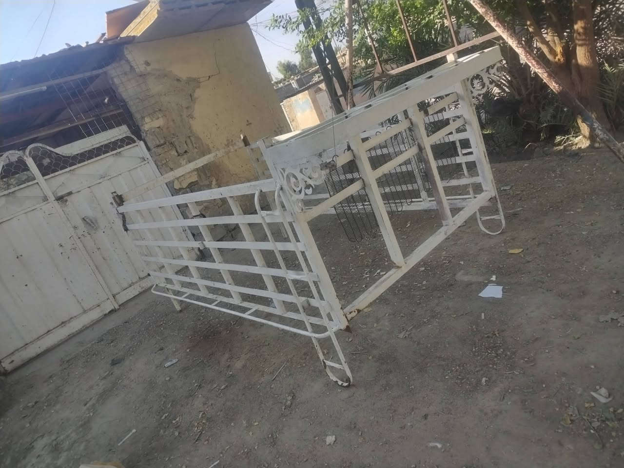 للبيع كامل هوه والشبجه مالته موجوده محجر جديد لاخياس ولا شي مكاني كربلاء حي الغدير رقم الهاتف *********** اليريده بخدمته
