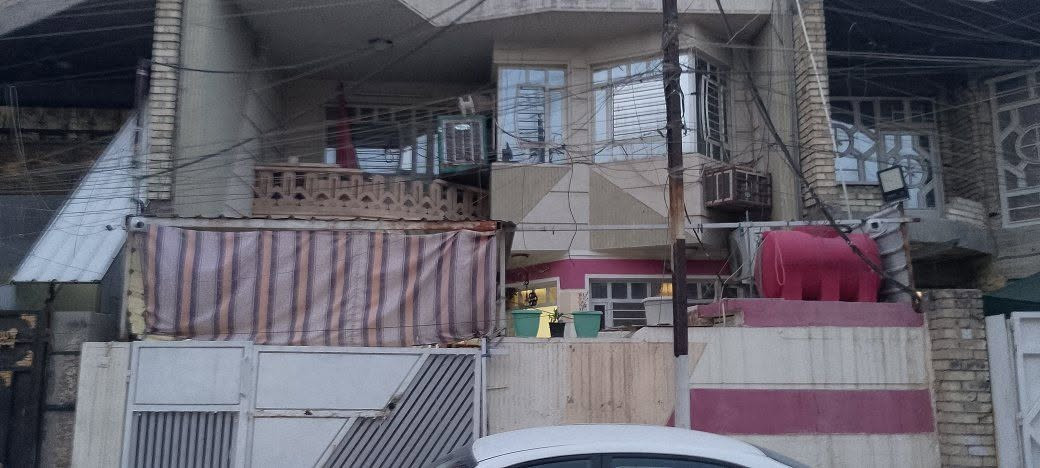 بيت لبيع مساحة  150 متر واجهية 7ونص طابقين بناء نظيفة شارع عريض العنوان الامين يم جامع الرسول رقم الموبايل *********** السعر 330

