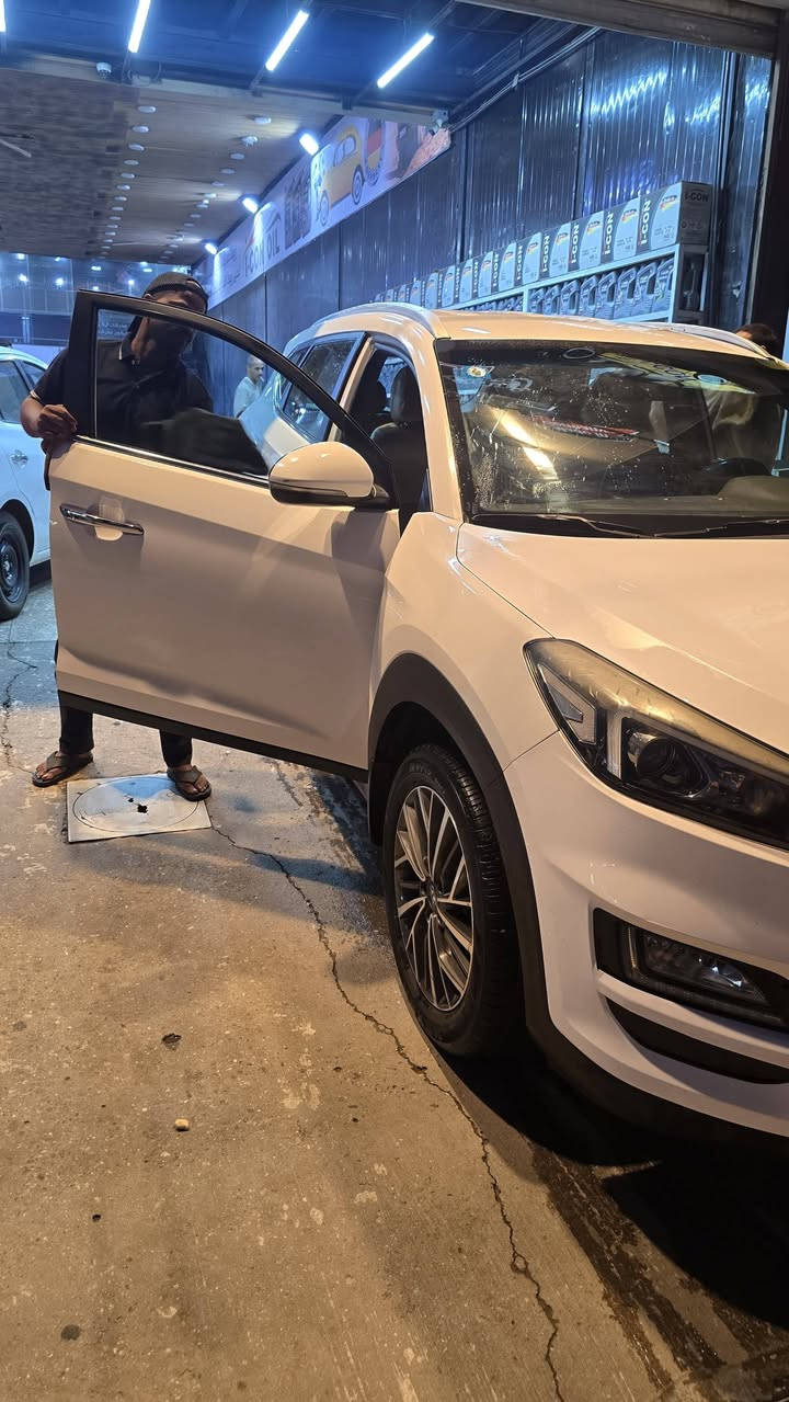 🚘 هيونداي توسان 2020 خليجي  نص فول مواصفات
ماشيه 170 الف كيلو قابل للزيادة
⭐️السعر 190وبيها مجال للشراي او مراوس بموديل ٢٠٢٥ او ٢٠٢٦
للاستفسار ***********
📍 الموقع: بغداد – الشعله
🔹 رقم بغداد – باسمي مباشرة ابيع او اراوس شرط السونار و التحويل  
🔹 فحص وسنوية جديد هزه جديده رقم انكليزي 
🔹 سيارة نظيفة فقط رصعات بسيطه مكفوله من الحادث والصبغ بيها اقل من الشبر مثل ما موضح بصورة المرفقه والسيارة على أيدي من الشركه لهذا يومك

⚙️ المواصفات:
✔️ محرك 2000 سي سي
✔️ بصمة تشغيل + أبواب
✔️ كشنات أمامية كهرباء
✔️ حساسات أمامية وخلفية
✔️ شاشة كبيرة + كاميرا 360
✔️ شاحن موبايل وايرلس
‏✔️ LED حاجب
✔️ ويل كبير
✔️ قطعتين تبريد
✔️ مراية شفط
✔️ هندبريك بالقدم
