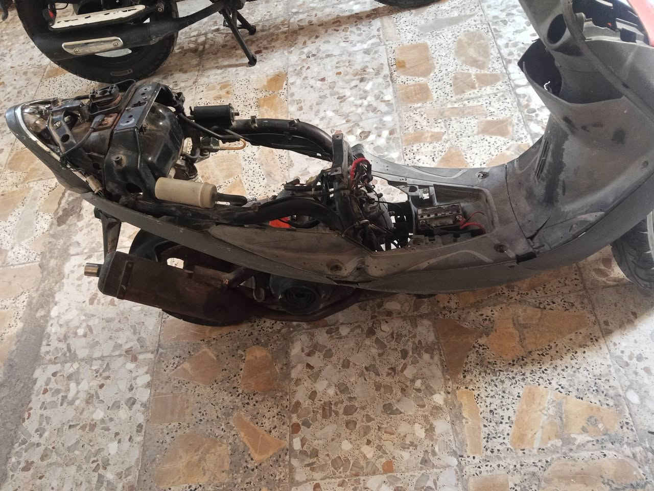 سلام عليكم
حبايب دراجه تنباع كوم حديد 
حلين بيه قطوعات بل ضفيره
ابيع حديده   عنوان عبيدي 
***********
متوجد وساب 150الف سعره
