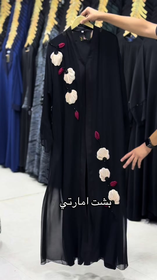 للحجز ***********

نص مكتوب في الصور:
- بشت امارتي