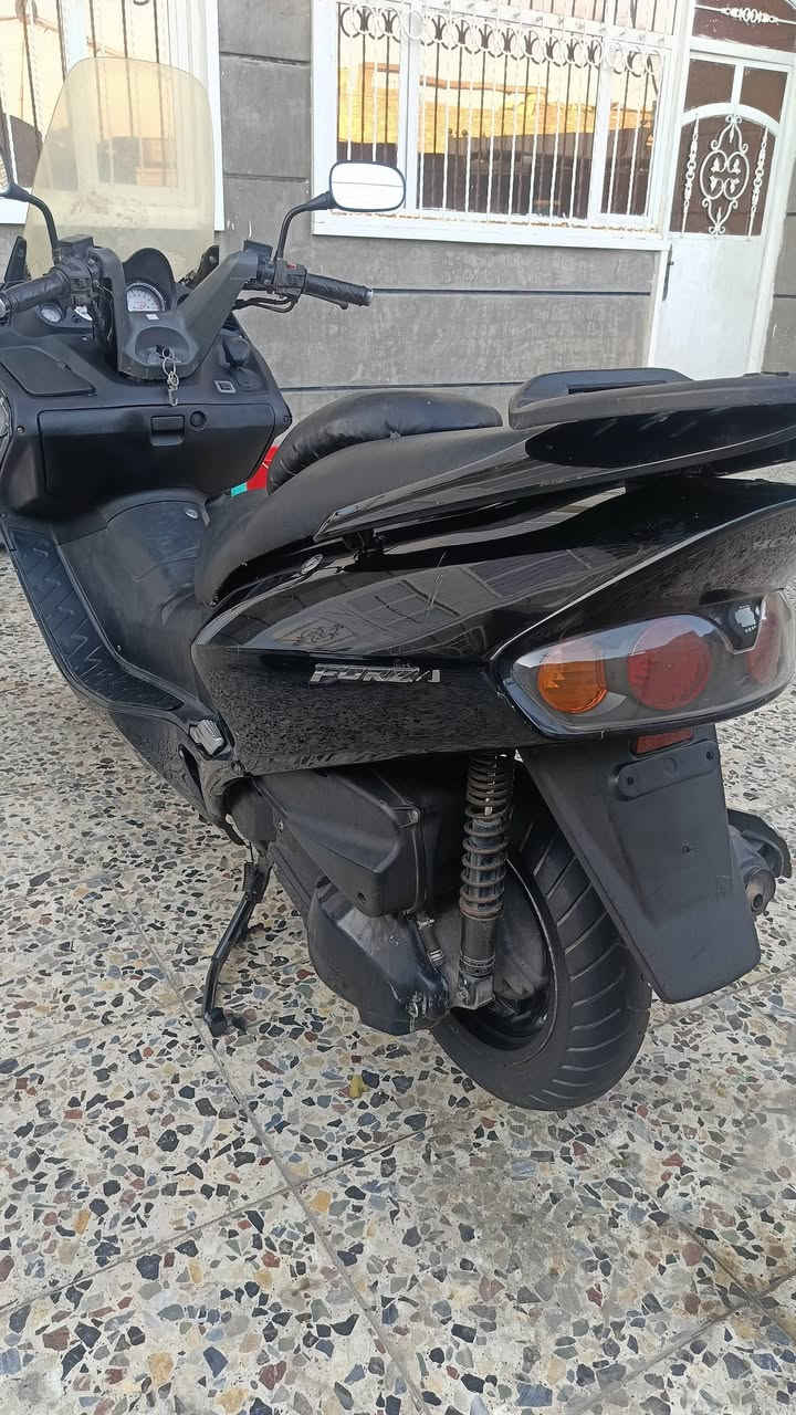 فورزا MF-06 للبيع مكفوله
الدراجه نضيفه وكل نقص مبيهة
لايت زنون
كهربائيات شغاله كلهة
جامه طويله
مكاني بغداد العبيدي 
السعر 850 وبيهة مجال
للاستفار الاتصال واتس اب او أدخل خاص او اتصل على الرقم ما ارد على التعليقات
***********
