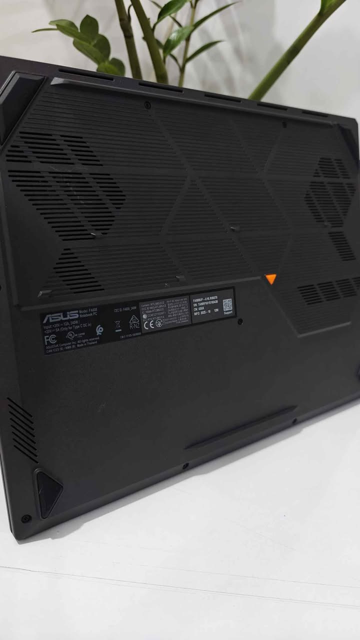 للبيع: لپتوب قيمنق ASUS TUF Gaming A16 (FA608UP) 🔥
أحدث إصدار بمواصفات خارقة جاهز للألعاب الثقيلة وصناعة المحتوى!
المواصفات:

* المعالج: AMD Ryzen 9 270 (قوة معالجة جبارة بالذكاء الاصطناعي).
* كارت الشاشة: NVIDIA RTX 5070 (أحدث جيل، تشغيل أعلى الإعدادات بسلاسة).
* و كرت داخلي AMD Radeon 780M  (512 MB)
* الشاشة: 16 بوصة، دقة FHD+، بتردد 165Hz (ألوان 100% sRGB).
* الذاكرة: رام 32GB DDR5 (سرعة فائقة).
* الهارد: 1TB SSD NVMe (إقلاع فوري للألعاب).
* البطارية: 90Wh (عمر طويل + شحن سريع Type-C).

المميزات:

* تبريد احترافي متطور (Arc Flow Fans) يضمن استقرار الأداء.
* هيكل متين بمعيار عسكري MIL-STD-810H يتحمل الصدمات.
* اللابتوب نظيف جداً  بدون بوكس 

الملحقات: الشاحن الأصلي 240W [اذكر أي ملحقات إضافية].
السعر: 2،100،000
للتواصل والاستفسار: *********** 📞

https://t.me/epic_store2 بغداد, العراق
