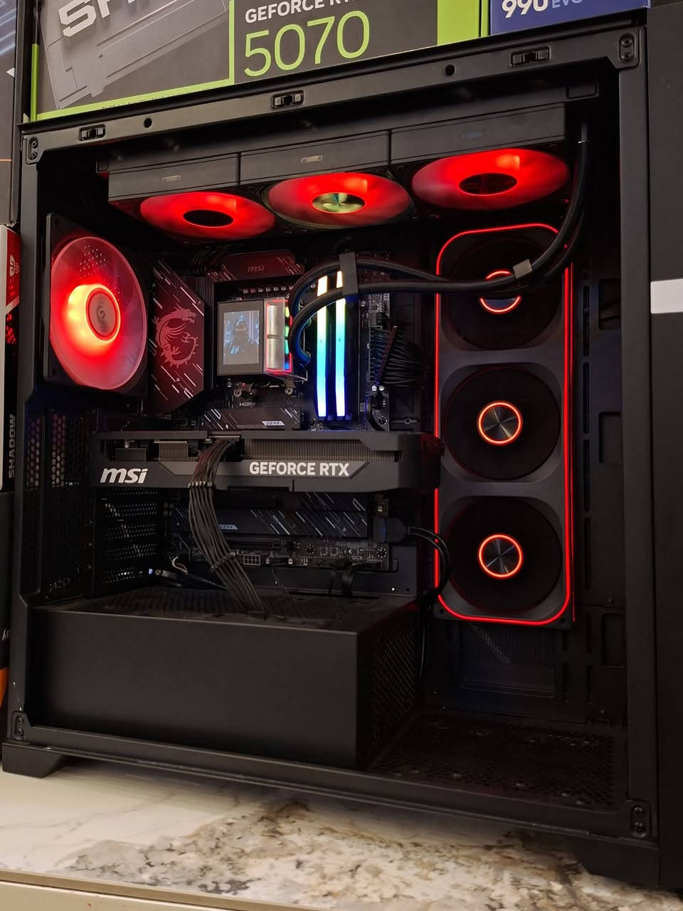 السلام عليكم
تجميعة Gaming للبيع
تجميعة متكاملة ومواصفاتها جدا قوية مناسبة للألعاب بدقة 4k 
نضافة الحاسبة 100% استخدام 5 ساعات فقط 
وجميع الكراتين والوصولات موجودة
الـ PC بعدها تحت الضمان 11 شهر 

CPU: R7 9800x3d
GPU: RTX 5070 MSI 12GB OC 3FAN
M.B: MSI X870 GAMING PLUS WIFI
RAM: CORSAIR VENGEANCE RGB 2X16GB DDR5 6400MHz CL-36
Storage: SAMSUNG 990 EVO 1TB PCIe 4.0 x4
COOLER: CPS DS360 ARGB Display High Performance AIO CPU Cooler
PSU: FANTECH SHADOW PSG850M 850W 80 PLUS Gold
FAN: JONSBO ZA-360 28MM ARGB
CASE: VALKYRIE مع شاشة عرض

السعر 3.150.000
الموقع: بغداد
الرقم *********** 
اللي يحب يستفسر عالماسنجر او الوتساب
