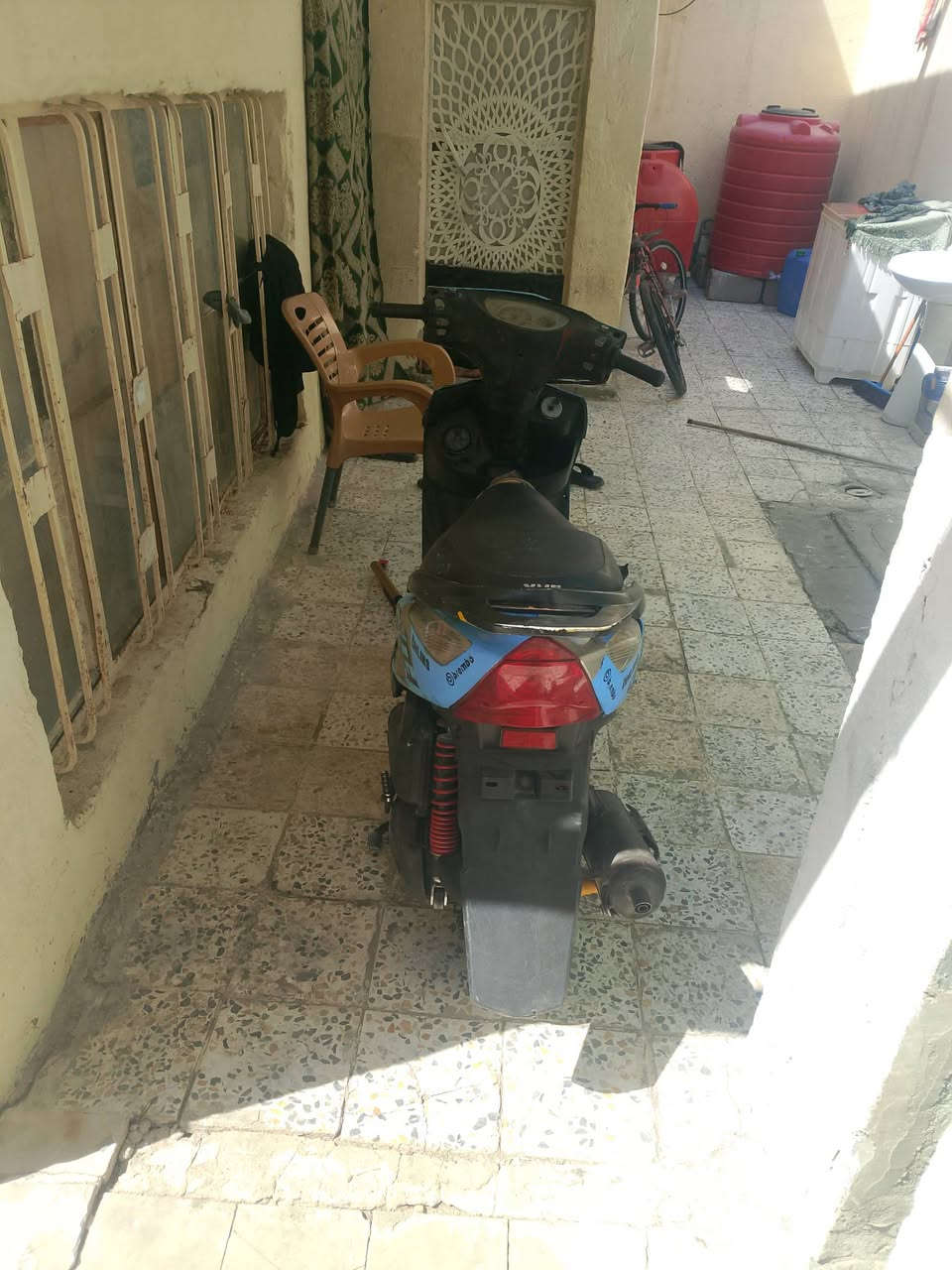 سلام عليكم دراجه ماكس ثعلب مكينه سكنس للبيع  دراجه خير من الله فقط مجفته مره وحده مكاني بصره حيانيه سعرهه 400وبيهه مجال رقم الهاتف ***********
