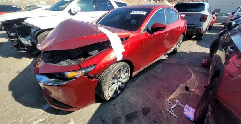 سلام وعليكم سياره لبيع او مرواس حسب القناعه     Mazda3. Preferred2023  اعلى مواصفات تجي بالتنفس الطبيعي  ١٠بصَمه دخول ذكي ٢مري قلاب ويه ال R رادار ونقط عمياء بالمري فتحه  كراسي كهرباءوتدفئه  لايت داينمك متحرك زنون  حساس مطر للما سحات. اوتو حساس  خزن ميموري كشن               حادث السياره مث ما واضح كداَكم بدون شاصي بس يصير تعديل بللغد بسيط                                        محركها 2500مرغوب سياره ماشيه 27االف فقط       السياره تمشي بغدادتترقم جميع المحافظات              السعر 135ورقه                                                    ***********
