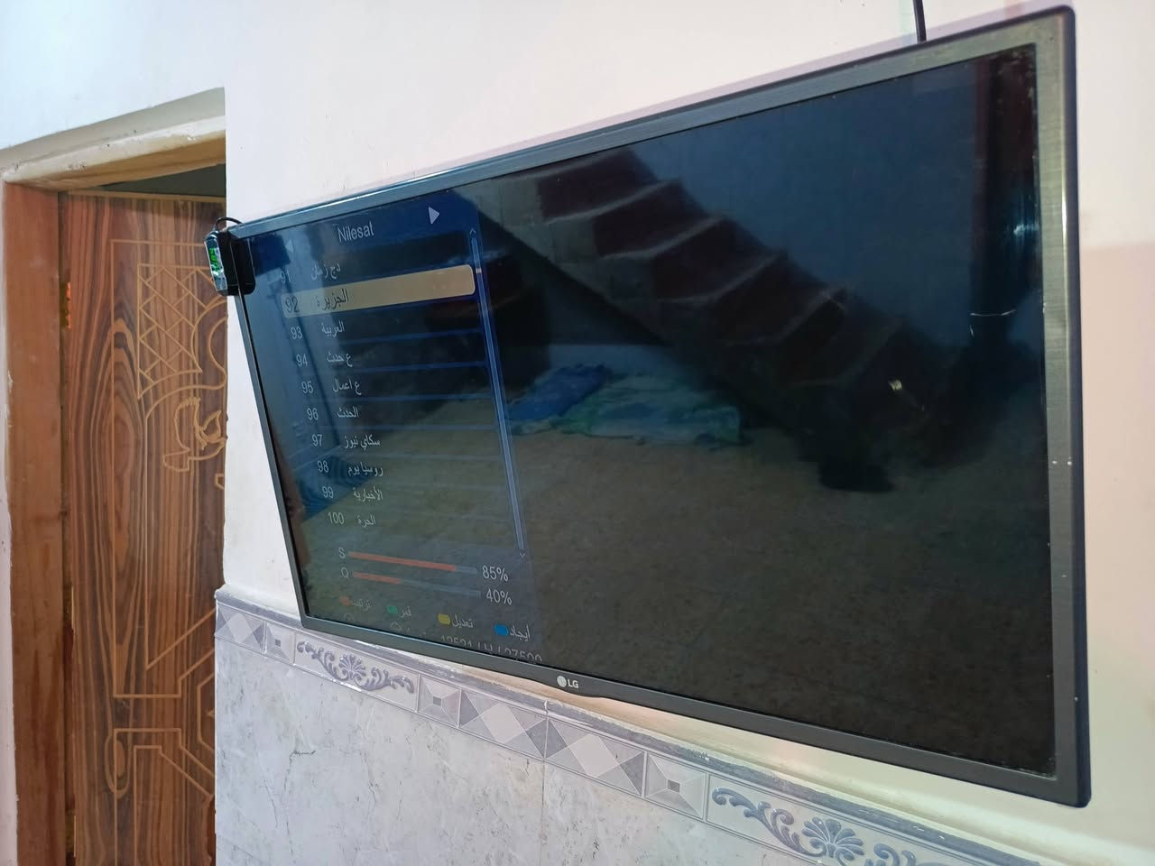 شاشه للبيع  LG الاصليه حجم 32 بدون نت اصليه علفحص سعر 85 وبيه مجال بسيط
