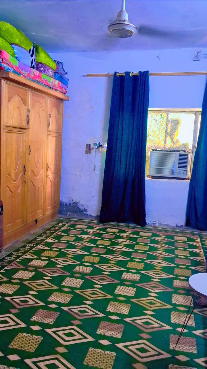 للبيع بيت مساحه ٣٥٠ مع حديقه وكراج ويحتوي لبيت على ٣ غرف نوم ستقبال مطبخ صحيات داخليه وخارجيه مع قطعه ارض ٥٠٠ متر ***********
