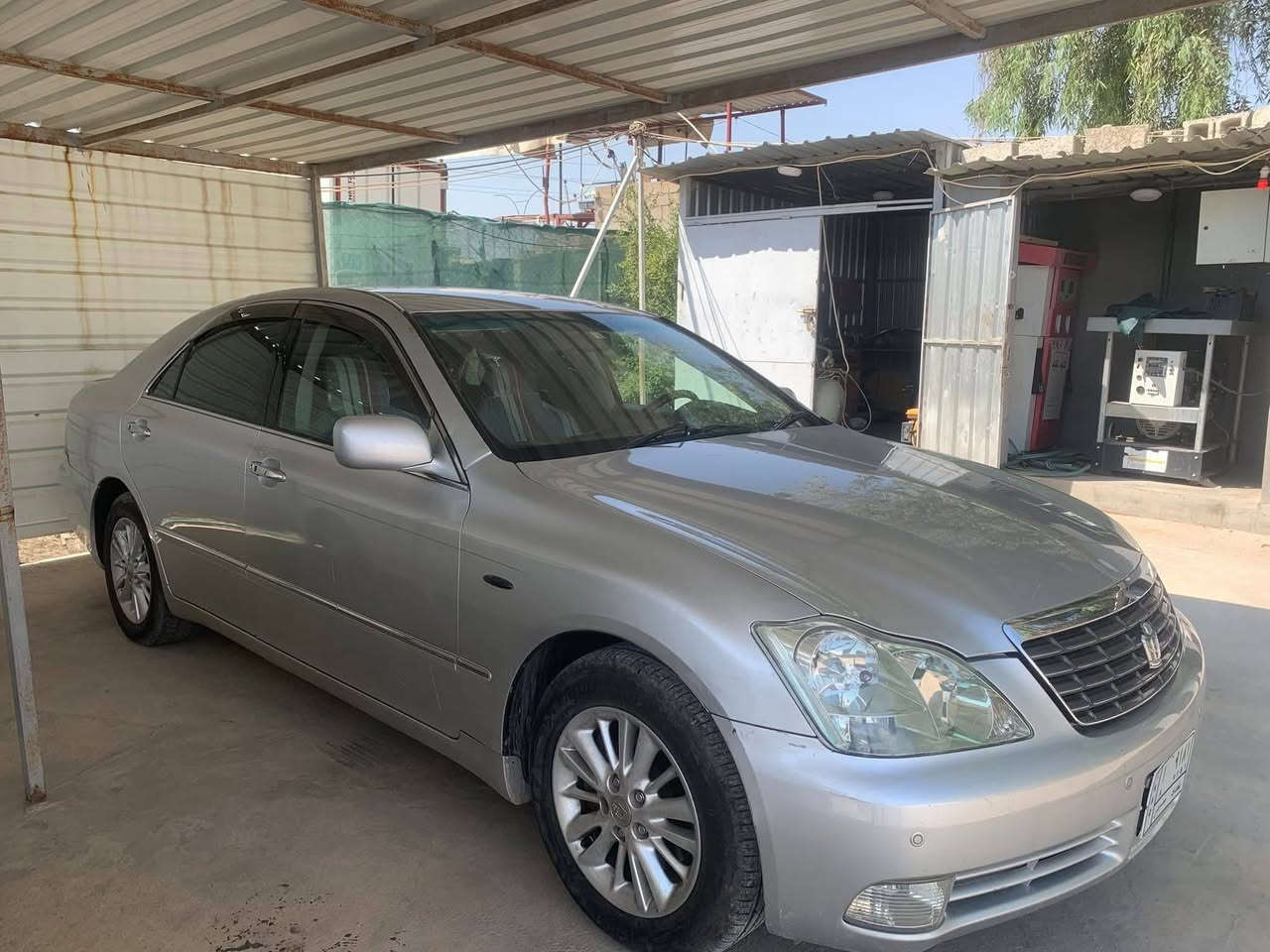 شاهینە 2007بڕاوە
گەورەبەگەورە 182 بێ دووکەڵ  بڕاوە    کۆتای 46گەڵا 
 بەسمە ڕەساسی 
ناوبۆر 3دووگمە 
سەلاجە مەرکەزی 
4کوشن کارەبا 
بێ چاڵ بێ شوخت ناوی لەدەری جوان تر 
کامل مەسرف کراوە 
تەبریت ساردوو گەرم 
جامی هەڵ گیراوە 
گێڕو مەکینەو تەقەو ڕەقە بەشەرت 
بۆ یەک هەزاری مەسرەف مەگەڕێ 
بێ بۆیاخیشە  
سەقفوو کەڤەرو شەنسی داعمو لێدراو بەشەرت 
***********
شوێن هەڵەبجەی شەید 
کۆتای 46گەڵا  بەمانای کەلیمە پاکە 
ئادمین دڵ
