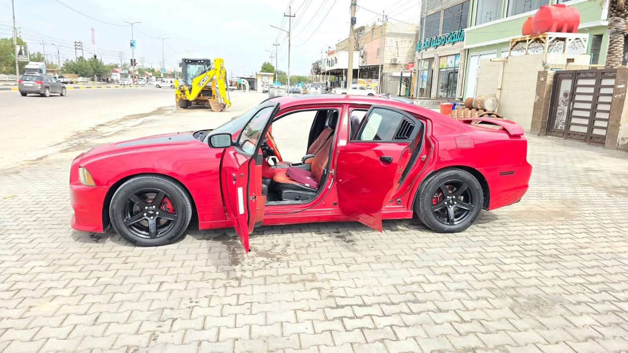 جارجر 12 خليجي
8v rt 
سنويه ورقم جديده 
كامله سياره ما بيها نقص 
بيها فقط باب وجاملق فتح ونفسهن راجعات 
سعر 125 مكانها البصره 
***********

