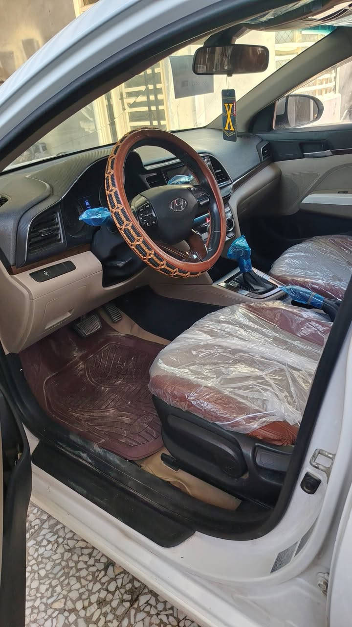 السلام عليكم سياره مديل 20،،،،،، مواصفات  خليجي ما اسولف عن سياره واحد على واحد بيها شغلات بسيطه مكفوله من  الضربه  والتبديل سياره ماشيه 170 سياره بالنجف ابو صخير السعر 145بيه مجال قليل للشراي حك الجيه سنويه ما ساقطه مدور مباشر التصال على الرقم ***********
