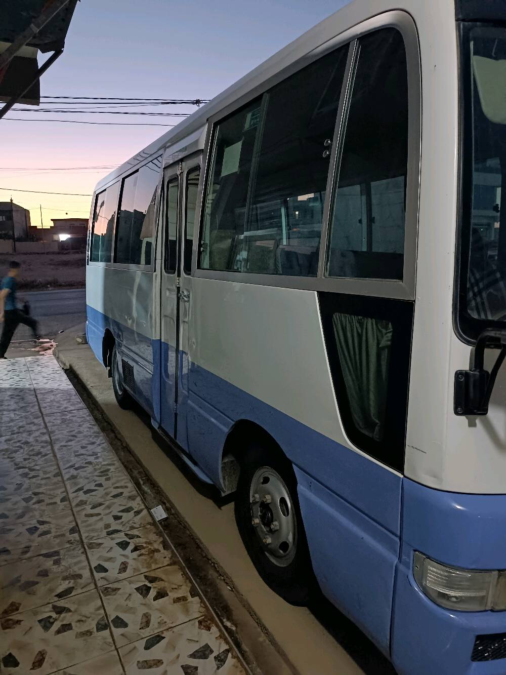 كوستر 2002 نيسان 25 راكب بانزين وغاز كير مكينه اكسل شرط تبريد بس نقص غاز سنويه جديد هزه جديد سنويه الى 2031 مابي اي ضربه كلو بلادي سعر 130$
استفسار اتصال 
***********
***********