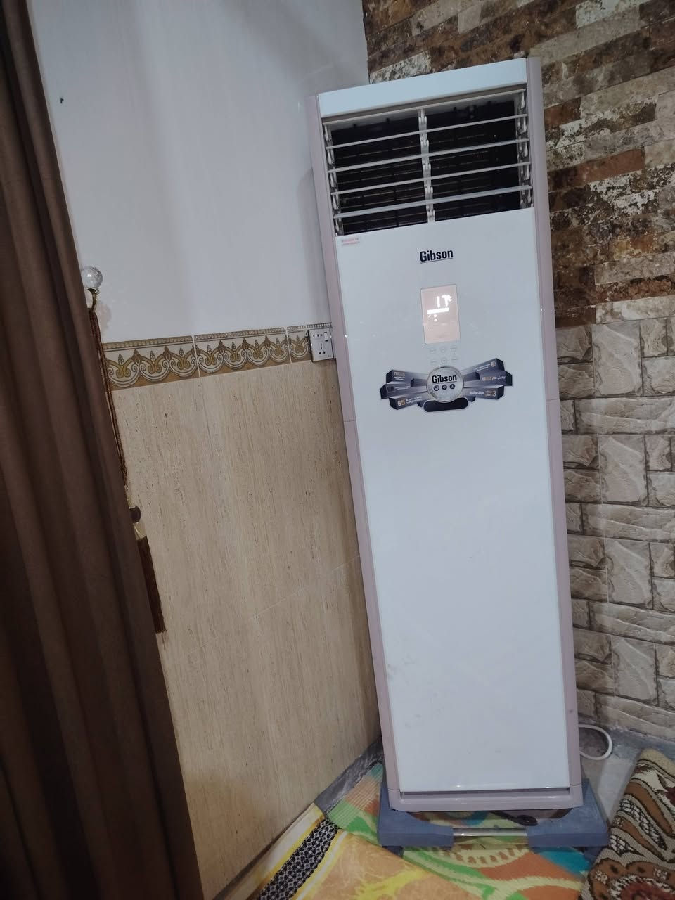 سبلت كنتوري  جبسون اصلي 2طن وشويه شغال تجي تشوف بروته وتفتحه بيدك مكاني حله السعر 600
***********
