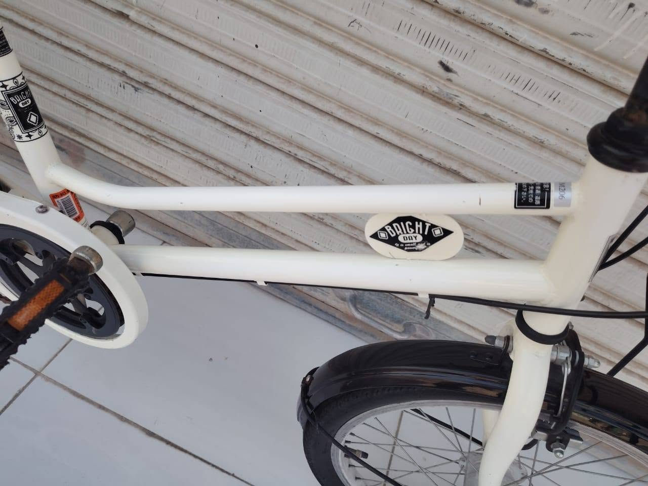 السلام عليكم ورحمة الله وبركاته 
دراجه موديل تكسي حجم ٢٠ باله ياباني النضافه فول وضع حاويه 
قطعه اخو الجيش فول 
 ماركه(   BRlGHT)  
 السعر ( 100 الف)  ثابت 
ميزت القطعه تكسي لشه طويله
عكرب ماركه اصلي شيمانو 
سيبايه خلفي عظم اصلي 
سستم كامل شيمانو كير ٦ نمر شيمانو 
لون ميمز ابيض مختم 
قطعه فول موصفات قطعه  
عنوان المحل بغداد الحبيبيه 
هاتف *********** 
الاستفسار واتساب

