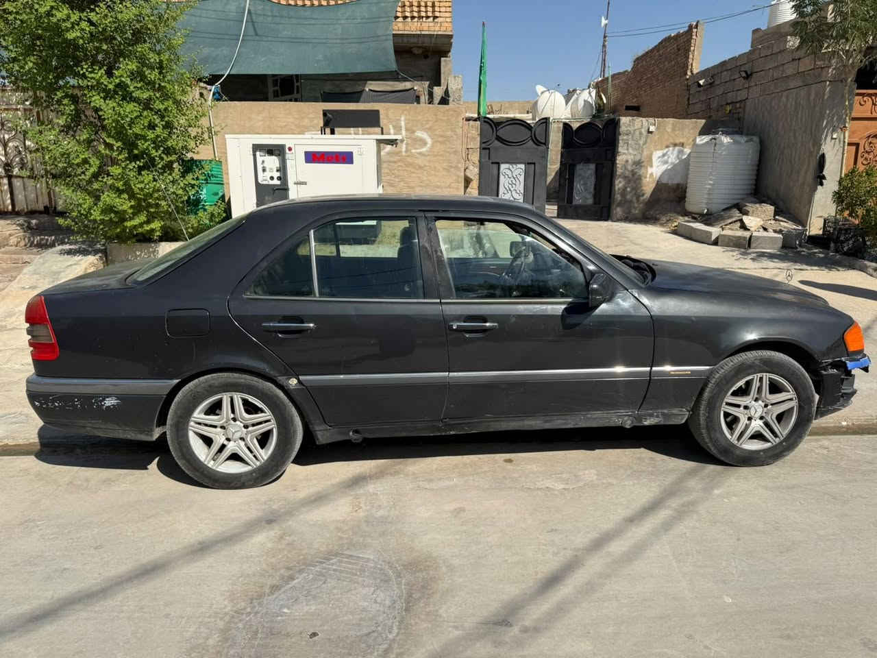 مرسدس موديل 94 محرك بطه 2ونص لا صبغ 
لا غرامه رقم انكليزي أربيل تايرات صدر باتري جديد
عنوان ديالى  خانقين *********** خناقين, ديالى
