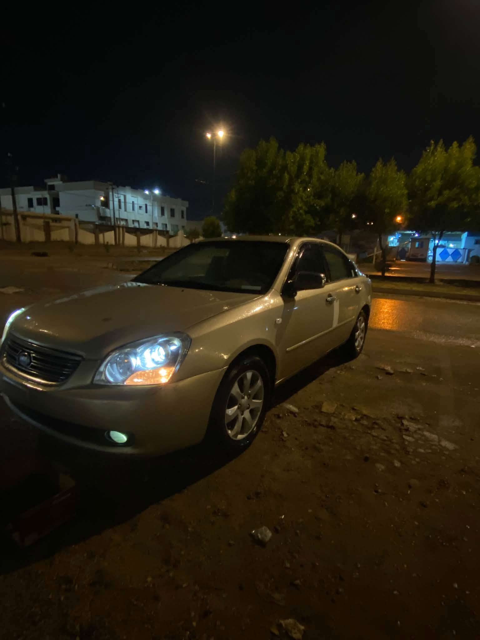 سيارة اوبتما ٢٠٠٨ خليجي محرك ٢٠٠٠ لون ذهبي
رقم بغداد انكليزي بسمي تحويل ثاني يوم
مكينه 2000 كير كفاله ع ايدي 
سياره مكفوله من الضربه فقط بنيد جارد ومرشوش ودواير جاملغ خلفي علما البنيد الأصلي فقط جارد ومرشوش تجي وتشوف بعينك السياره احلى من الصور داخل مرتب نصبته حلوه ((سعرها ٩٥ ))وبيه مجال رقمي *********** مكاني حله بابل
