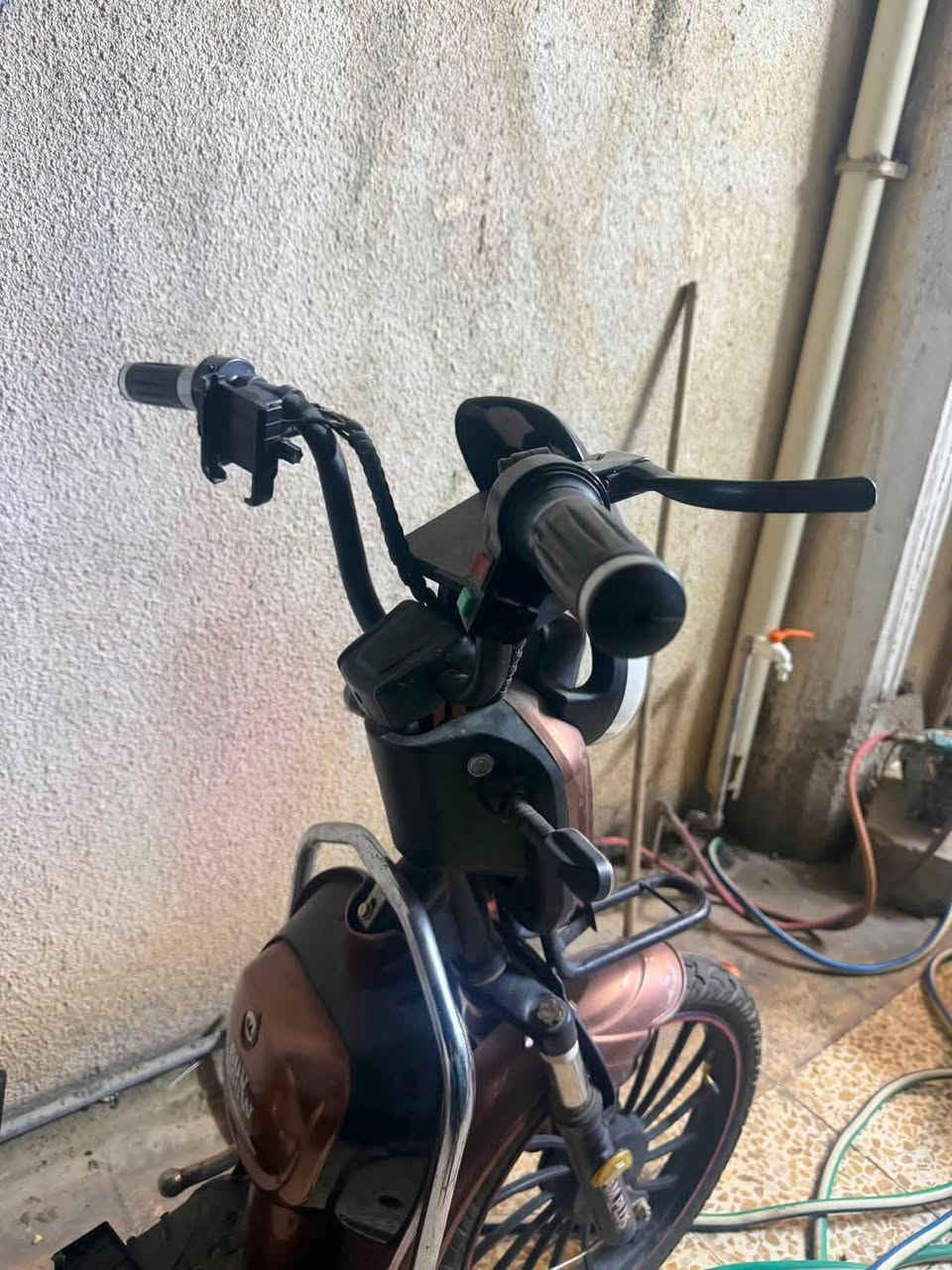 سلام عليكم دراجه شحن كل عيب مابيها مجرد بس بدون بطاريات سعر 180 وبي مجال كلش بسيط
