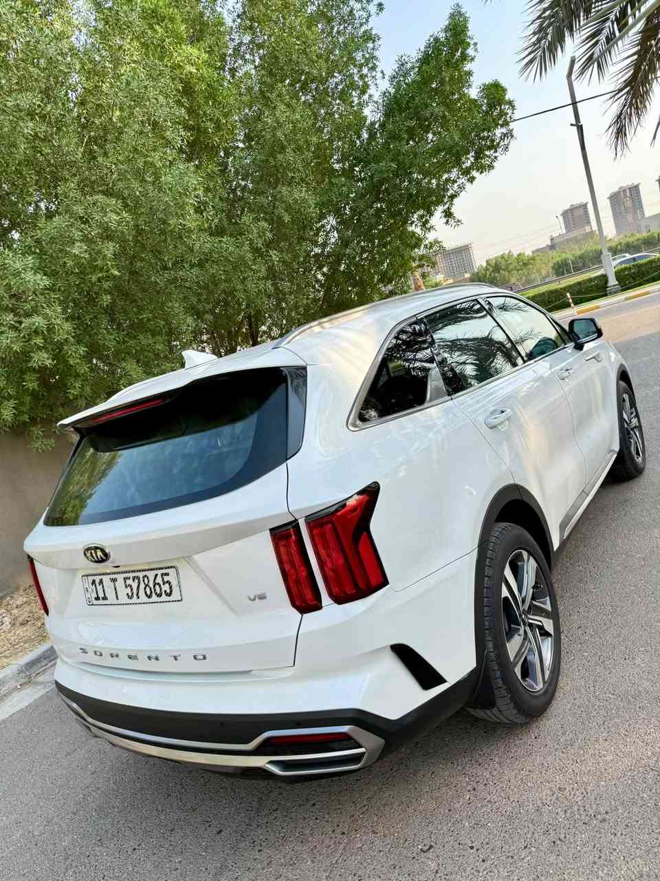 سورنتو  2021 فول للأخير 1/1 اعلى مواصفات مكفولة كفاله عامه  كير مكينه كفاله بيها طخه بسيطه بلدعاميه الخلفيه وبدلتهه وكاله بدون صبغ رقم بغداد بأسمي تحويل ثاني يوم 
ماشية 60 km 
*فور ويل
*6 سلندر
*بانوراما
*لد نهاري امامي
*كير ماوس
*هاند بريك دكمة
*الاضواء الداخلية لدات لمس
*ترحيب عند الاقتراب
*أربع كاميرات 
*حساس امامي خلفي
*قيادة ذاتية
*كشنات جلد
*كشنات كهرباء
*اربع وضعيات قيادة
*مخارج شحن كل الكشنات
*5ويل
*7راكب
*بصمة تشغيل وابواب 
*شاحن لاسلكي
*تشغيل عن بعد 
*نظام الملاحة 
*شاشة كبيرة أصلية 
*4 دسك
*فتح صندوق كهرباء
*لايت زنون 3عدسات LED
*بگ لايت LED
*قبضات ابواب المنيوم
*ماسحة خلفية
*شاشة Apple car play
*كاميرا خلفية دوارة وي الستيرن
*ميموري
*مثبت سرعة 
*نظام نزول المنحدرات 
*ويل كب حجم 19
*لد داخلي بلادي الوان متغيرة
*تبريد لمس
*بصمتين وياها
*اوتو هولد وباقي المواصفات معروفه 
‎ السعر 238
للاستفسار التواصل واتساب وخط متوفر ممتواجد عل فيس
جميع التفاصيل مذكورة رجاءً فقط الجاد بالشراء يتصل 
***********
مكان السيارة بغداد الغزالية
