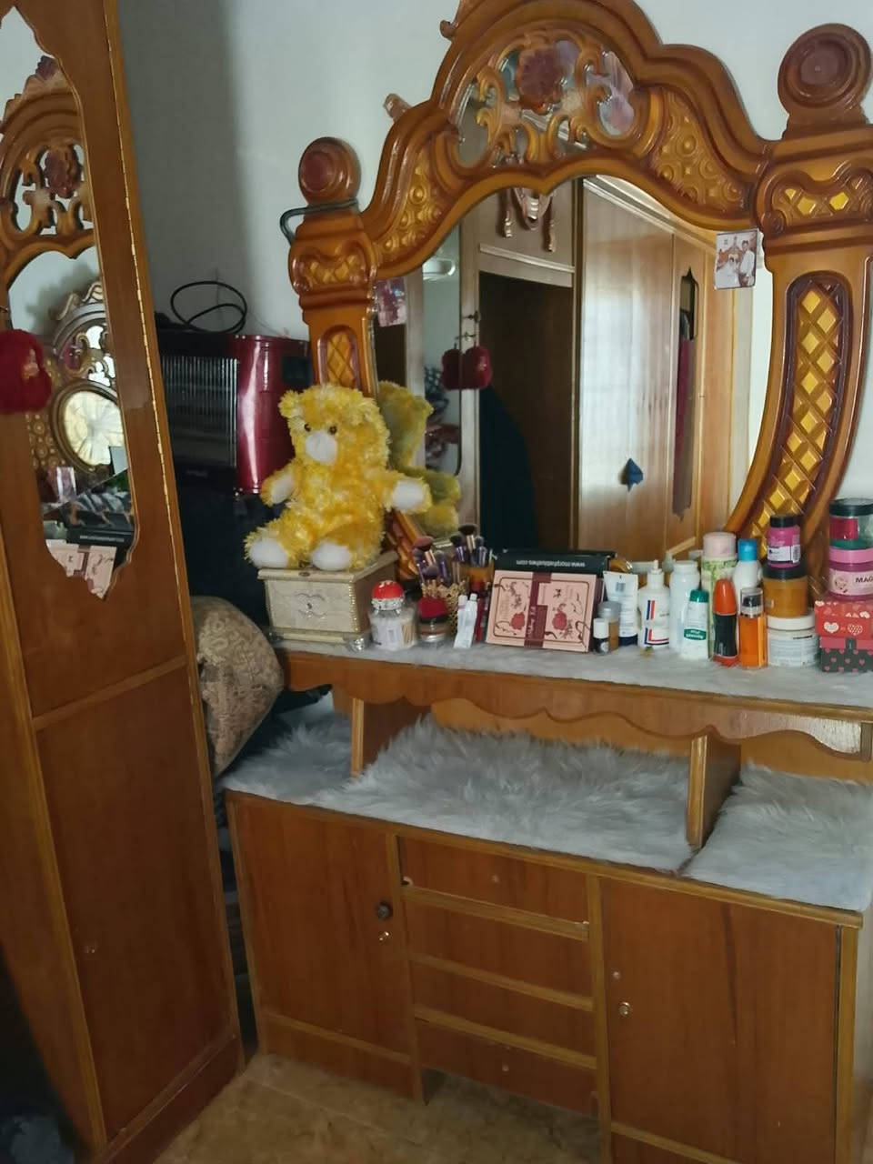 غرفه للبيع ماخذته ب800 الله يشهد بس محتازهه واريد ابيعهه مابيها ضرر رايدتهه ب350 للاستفسار عل الرقم فقط ***********
