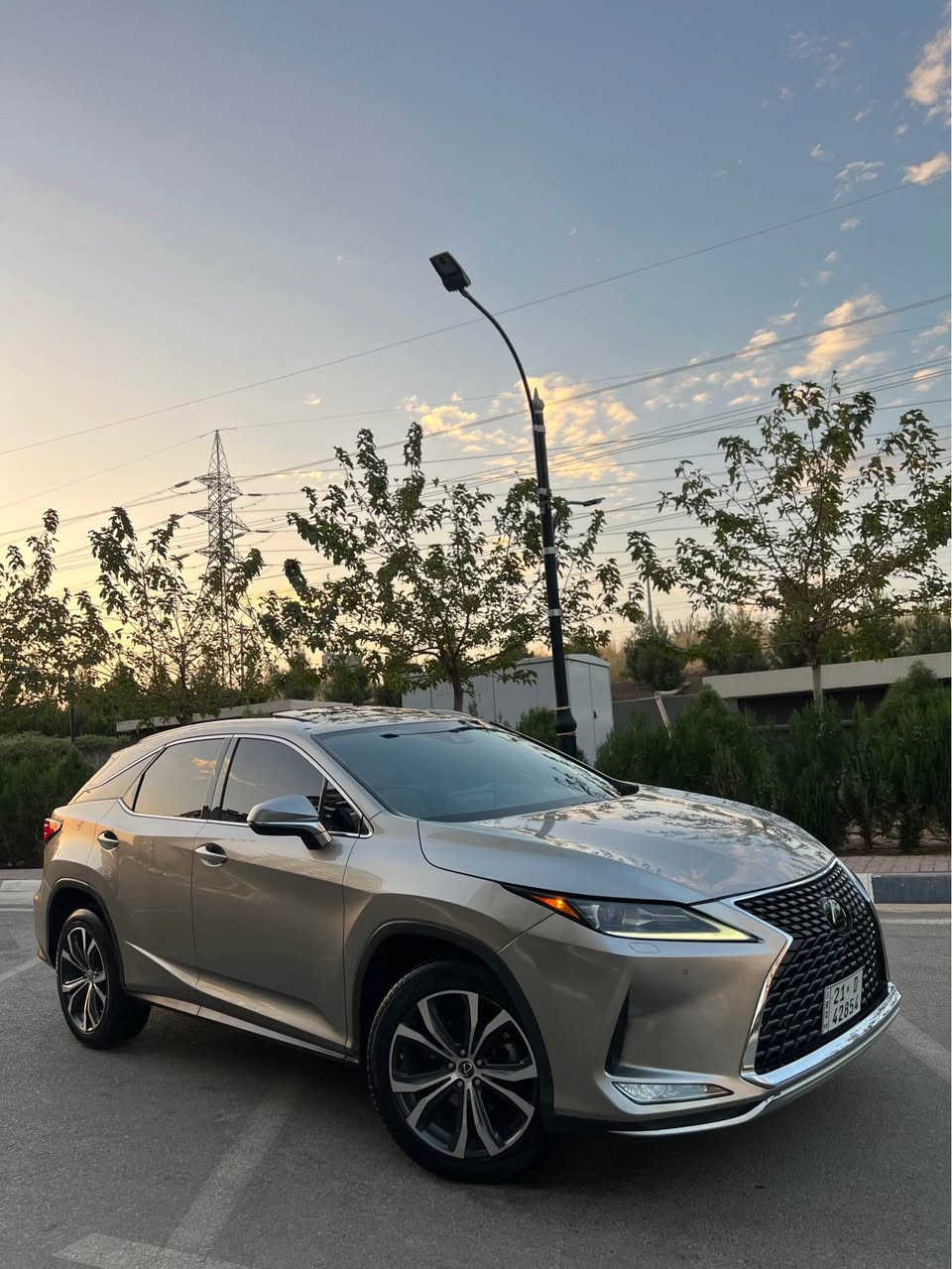 Lexus 2022 RX-350 
وارد ئەمریکی تەنها یەک پەلە دەرگای سایەق بۆیاخە بێ ناو گرتن و بێ ایرباک جگە لەوە هیچی نییە کرانەوە و شوخت و چالی نییە هەموو گیانی بە شەرت 

6 پستۆنی بێ توربۆ 
24000 مایل ڕۆیشووە 
گێر و مەکینە و کارەبایی و هەموو گیانی بە شەرت یەک دینار مەسرەفی تیا نییە 

فول مواصفات ( سلاید - صندوق کارەبایی شەفت - کوشن جلد - ناو سپی بیلاد - ماوس - راداری پشت و پێش و تەنیشت و خەتی جادە - کوشن سارد و گەرم - کوشن خەزن - لایت لید و زینون - تەبرید دوو ریز - بەسمە - شغال - وە زۆر مواصفاتی تر ....) 

سعر 265 معاملە 
تلفون ***********
شوین سلیمانی

Lexus 2022 RX-350 
وارد ئەمریکی بس بیها شبر صبغ من باب السایق بدون دواخل بدون ایرباک و الباقی مکفول کفالە عامە بدون قطعە مفتوح بدون شخط بدوم رصعە 

6 سلندر تنفس طبیعی
24000 مایل ماشی 
کیر محرک و کهربائی و کلشی بشرط مابی دینار مصرف 

فول مواصفات ( سلاید - صندوق کهربائی - کشنات جلد - داخل ابیظ بلادی - تحکم شاشە لمس - رادارات امامی و خلفی و جانبی و خط شارع - کشنات بارد و تدفئە - تبرید قطعتین - کشنات خزم میموری - لایت لید و زینون - بصمە و تشغیل عن بعد - و بعد بیها هوایە مواصفات ... )

سعر 265 ورقە و مجال
تلفون ***********
مکان سلیمانییە السليمانية, العراق
