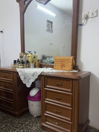 للبيع ميز مرايه مع كومديين السعر 50مكلني الاعضميه 07703666789