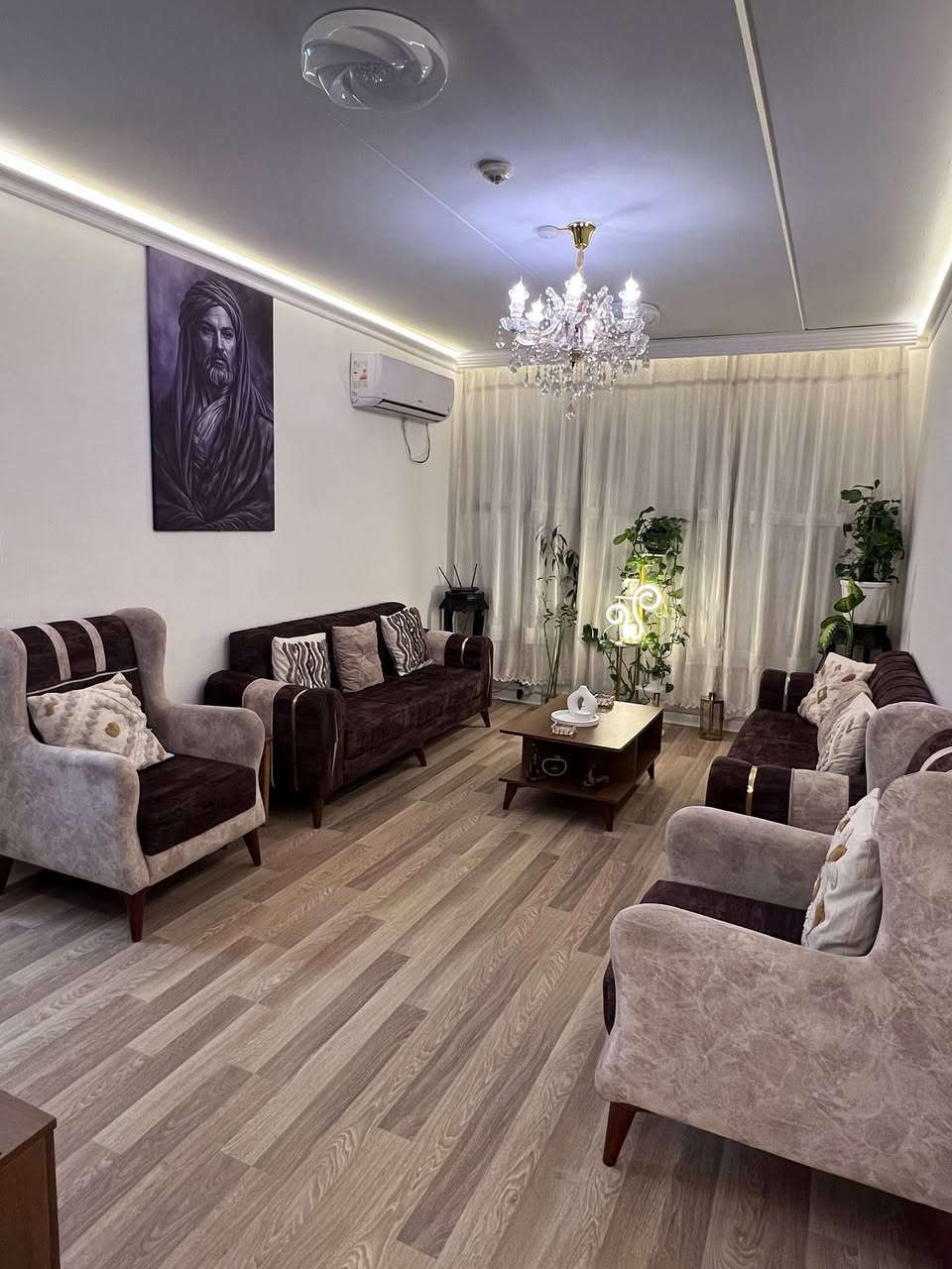 من أعمال كادرنا 
تجديد أرضية شقة نمط شرقي باستخدام الباركيه الخشب، بتنفيذ احترافي ولمسة عصرية تضيف الدفء والجمال للمكان 🤎
📍 مجمع بسماية – بناية B218
📍 العنوان: بغداد – السعدون، قرب التمثال، فرع سينما أطلس، قرب مدرسة ماما إيسر
📞 ***********
فن للديكورات الأرضية للعمارة والديكور
#باركيه #باركيه_خشب #ديكورات #ديكورات_غرف_نوم #ارضيات_خشب #بسماية #مجمع_بسماية #بغداد #السعدون #ديكور_منزلي
#WoodFlooring #WoodParquet #ParquetFlooring #InteriorDesign #BedroomDesign #BedroomDecor #HomeDecor #Basmaya #Baghdad #Iraq
