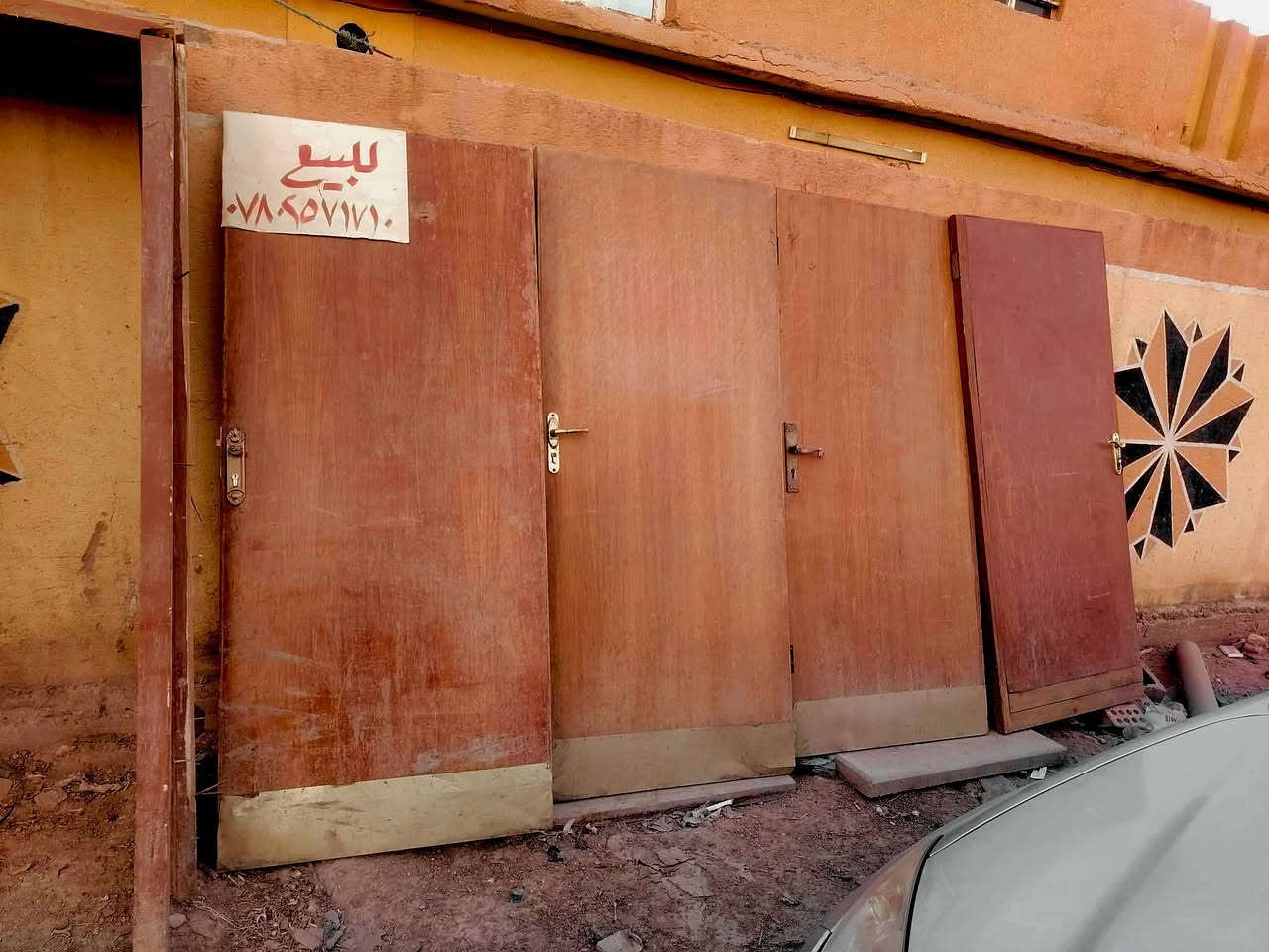 السلام عليكم
بوب خشب مع جراجيب عدد 4 للبيع 
الطول مترين و10 والعرض متر. سعر الباب مع جرجوبه 30 الف 
حي رسالة شارع 20 قرب أبو نعيم أبو الغاز 
***********
