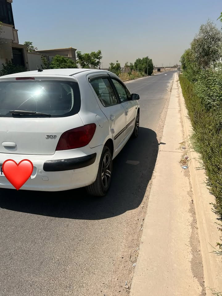 بيجو فرنسي للبيع 2006 307  كير ومكينه مكفولات  تبريد ثلج سنتر لوك شغال  شاشه اندرويد  تخم تاير كهربائياتهه كلهه شغاله سياره باسمي شرط التحويل مصبوغه عام للجماليه العنوان بغداد المشتل السعر 58 وبيهه مجال للطيبين الشراي يخابرني 
***********
