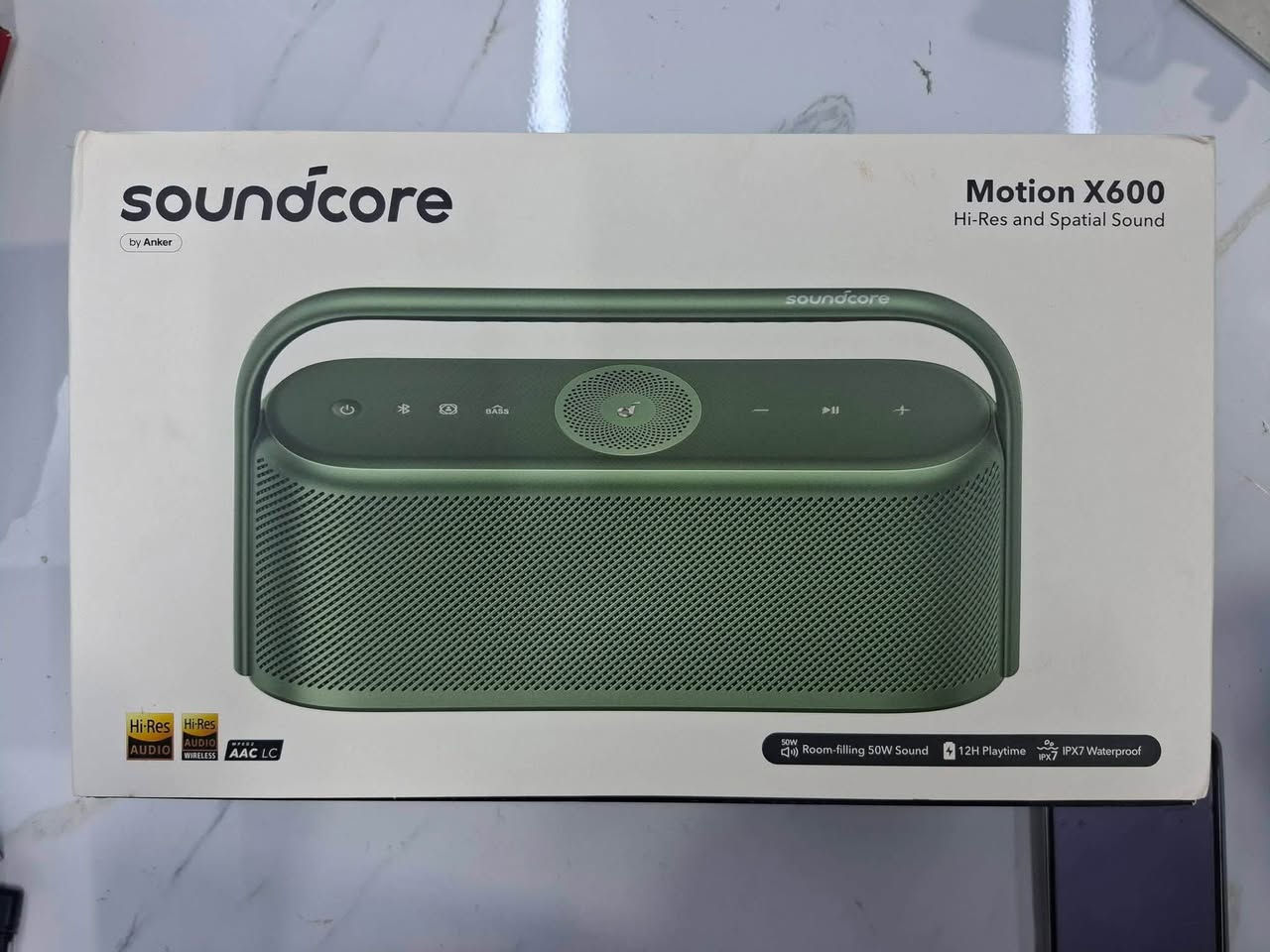 صوت محيطي يملي المكان.. وأناقة تلفت الأنظار! 🔊✨
سبيكر بلوتوث الاحترافي (Soundcore Motion X600) – الاختراع الرهيب من Anker لعشاق الصوت النقي والتصميم العصري الفخم.
​🛠️ المميزات باختصار:
​الحالة: جديد تماماً بالكرتونة بكامل ملحقاته ✨.
​صوت غامر ومحيطي: يدعم تقنية الصوت المكاني (Spatial Sound) وصوت عالي الدقة (Hi-Res Wireless) بقوة 50 واط لتجربة استماع سينمائية.
​مقاومة كاملة للماء: بمعيار IPX7، يعني مثالي للكشتات، المسبح، والطلعات بدون قلق من المطر أو الماي.
​بطارية قوية: تعطيك تشغيل متواصل يوصل حتى 12 ساعة من الموسيقى.
​تصميم فخم وعملي: مظهر كلاسيكي مميز مع يدة علوية مريحة لسهولة الحمل والتنقل بيه وين ما تروح.
​📞 للاستفسار مراسلة خاص أو الاتصال: ***********
