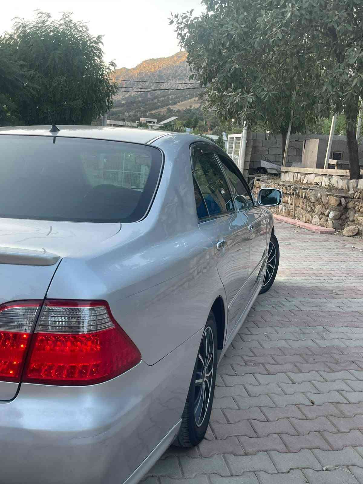 سلاوی خواتان لێبێت
شاهینە بڕاوە  بیلاد سپۆرت ٢٠٠٥  ١٨٠ ٣ دوگمە
گێرومەکینە بچوک  هەمووگیانی بە شەرت سەیارەکە لۆک لۆکە ساج سورە ویلو تایەی تازەیە تەقەو رەقەی نیە    گێرو مەکینە بە شەرتی هەزار فیتەر نەکراوەتەوە
کۆدو بارکۆدی پێوەیە 
***********
شوێن سلێمانی
سعر 48 مەعامەلە
