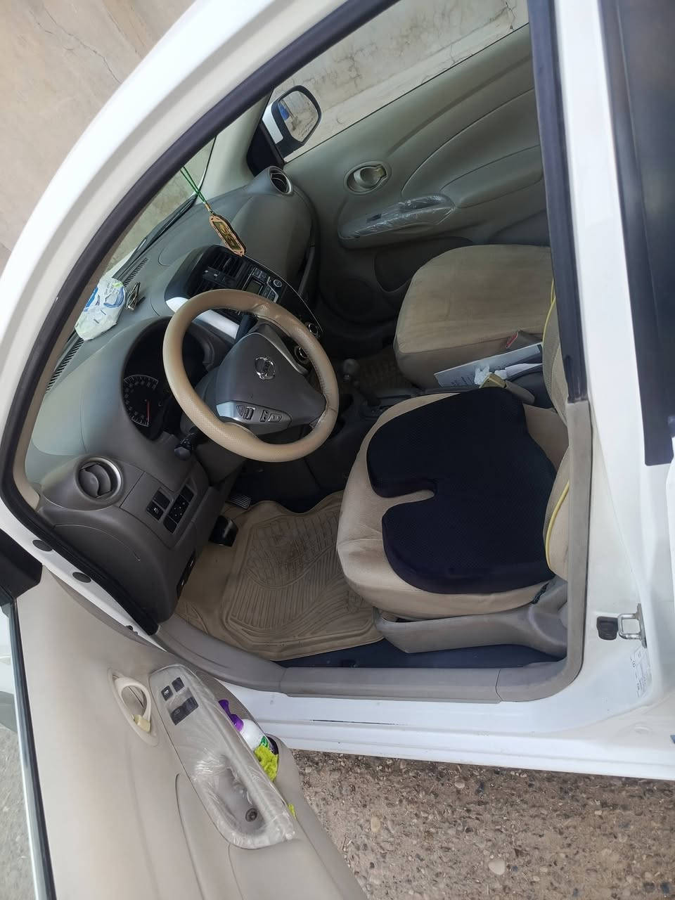 للبيع نيسان سني هندي بليته زرگه موديل 19رقم اربيل بيها بارد بجاملق الايمن وشويه بدوسه صفحه اليمين ولباقي مكفول سياره متصرف عليها ربع جديده خير من الله كير محرك مكفول السعر 94وبيها مجال*********** مكانها الرمادي
