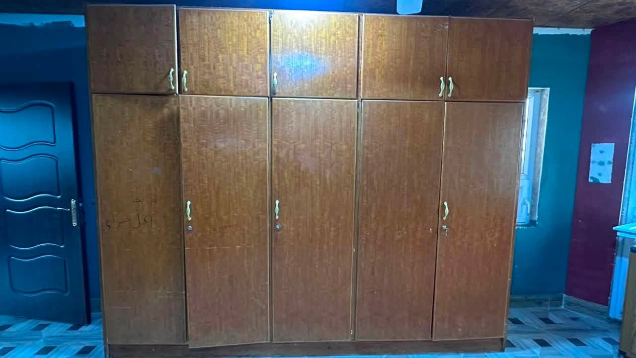سلام عليكم كناتير للبيع واحد ٥بوب وثنين بابين وجرابي عدد٢و٣مبردات جددد مكاني واسطي ***********
