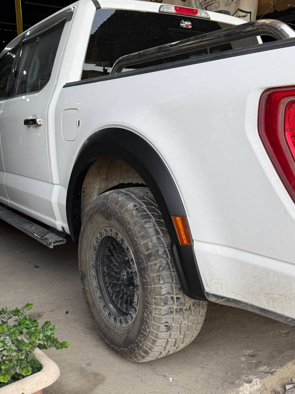 فورد F150 موديل 2021 
🔹تركيب تخم نفخات رابترا 
🔹تركيب سكوب بنيد رابترا R
🔹تركيب هوك سحب خلفي ثقيل 💪

📍📍العنوان ::👇
‏‎بغداد _شارع فلسطين _مقابل محطة وقود باب المعظم  و الاسواق المركزية مال مستنصرية 
داخل الفرع اول كراج على اليمين‎
مركز تراكات العراق 🇮🇶 

متواجدين كل ايام الأسبوع عدا يوم الجمعة  من الساعة التاسعة صباحاً وحتى الساعة السابعة مساء 
‏‎
‏‎يوجد توصيل لجميع محافظات العراق 🇮🇶  يرجى الاتصال خلال اوقات الدوام 
***********
***********
📍موقعنا مثبت على خرائط كوكل و ويز👇
استخدم Waze للقيادة إلى Baghdad - بغداد: https://waze.com/ul/hsvztdruvs

نص مكتوب في الصور:
- تركيب سكوب بنيد رابترا
- تركيب نفخات رابترا
- تركيب هوك خلفي
- مركز تراكات العراق
- تركيب سكوب بنيد رابترا R
- تركيب هوك سحب ثقيل