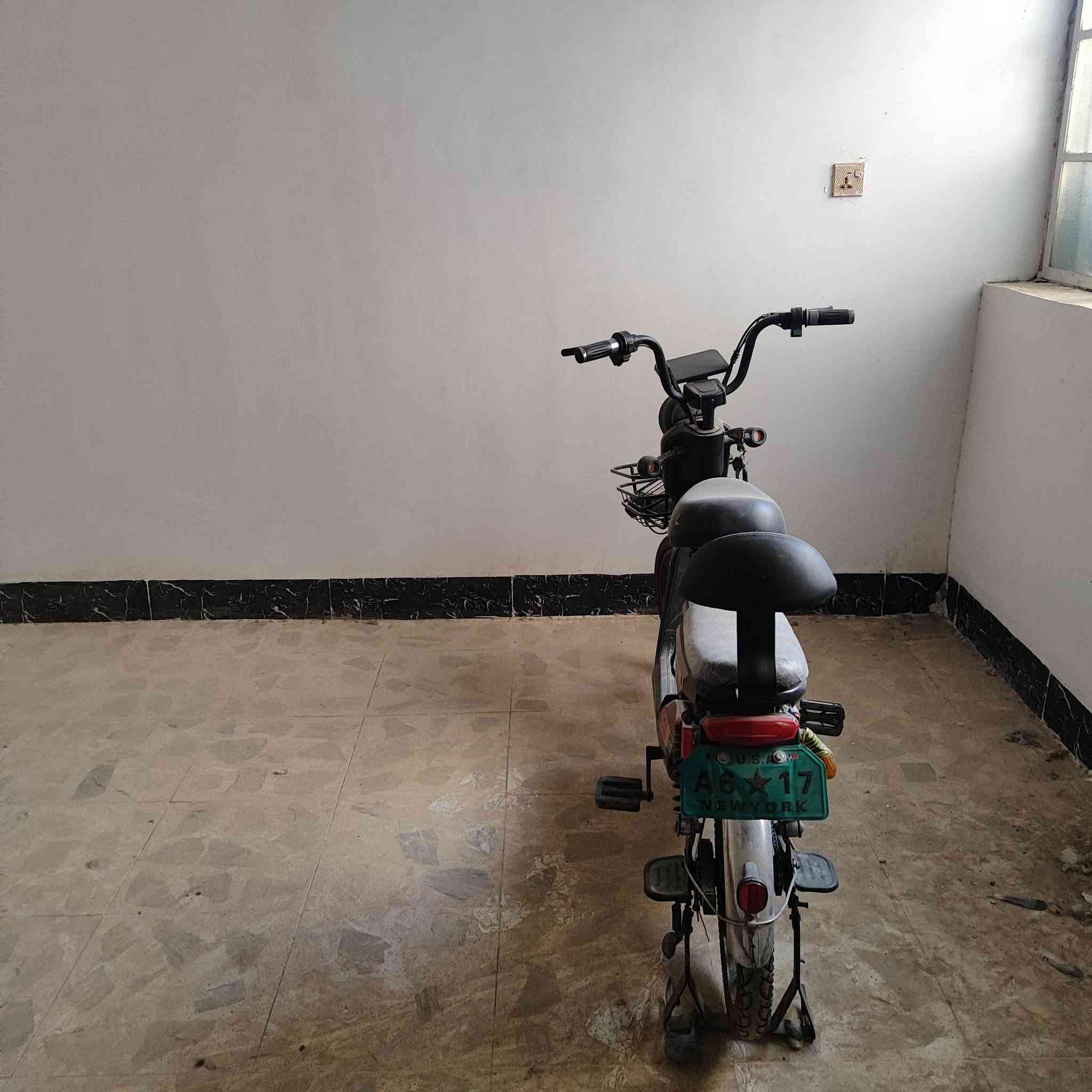 للبيع ب ٢٠٠ يحتاجلة بطاريات
*********** واتساب
