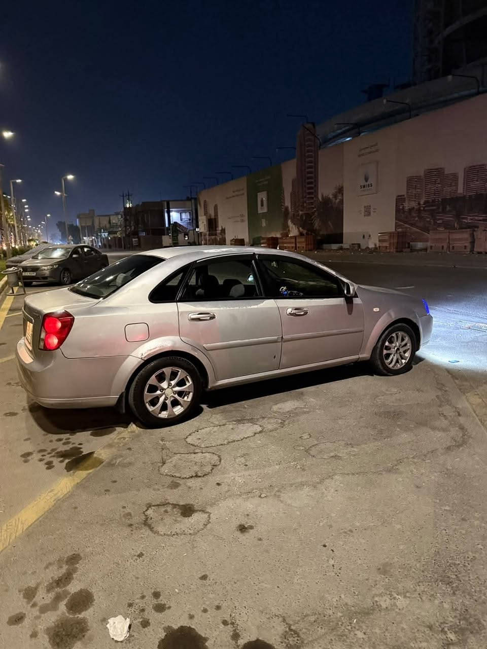 🚘 للبيع سوزوكي فورنزا 2006 محرك 2.0
✅ الإيجابيات:

- السيارة جاهزة من كلشي.
- الكير والمحرك خير من الله.
- المحرك مجمّف قبل سنة، تجفيت مضبوط.
- الكير مكفول.
- كهربائيات السيارة كلها شغالة.
- داخلية السيارة نظيفة.
- تخم تاير أمامي وخلفي جديد.
- صدر أمامي وخلفي جديد.
- صالنصه جديدة.
- تبريد ثلج خير من الله. ❄️
- عليها منظومة زنون كاملة.
- إشارات LED.
- السنوية بعدها ما نافذة.
- ما عليها غرامات.
- رقم بغداد.

❌ السلبيات:

- السيارة مصبوغة وجارده.
- بيها ضربة أمامية خفيفة، ما واصلة للشاصي.
- خياسات مابيها فقط البلدوّسة والجاملغ الخلفي.

💰 السعر: 58 ورقه

- بيها مجال قليل.

📄 السيارة بسمي، والتحويل ثاني يوم.

   •    مكان السيارة: بغداد، الغزالية.

📞 للاتصال: ***********

السيارة جاهزة للفحص والمعاينة.
