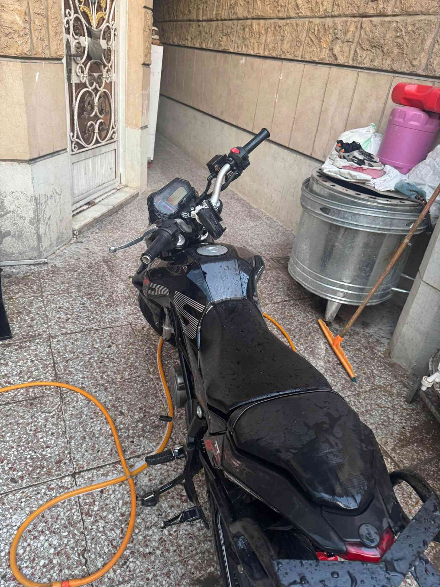 بنلي 135cc للبيع
الدراجه نضيفه من جوه المحرك ما فاتح بي برغي صارلهة سنه عندي الدراجه او معتني بيهة بس الكشر الخارجي شويه تعبان لأن استخدم الدراجه اروح بيهة للجامعه او ارجع +شغل دلفري ف مكلوب بيهة شكم مره اما الباقي ف الدراجه ما تشكي من شي ولا فد يوم موكفتني بشارع رزنه الدراجه بالمشي 
+اني عندي نوزل او فيتب احتياط لأن ذني استهلاكيات مره وحده وكف عندي لأن ماجنت اعرف انو بين فتره او فتره لازم ادير محسن ف بدلته او شتريت واحد احتياط للشاري انطي الك ويا الدراجه هوه والنوزل أو عندي صندوق مال دلفري اذا يفيدك هم انطي الك او تدلل
موقعي بغداد الجديده 
الدراجه رايدهة 2.600.000
اتواصل وياي على هذا الرقم ***********
