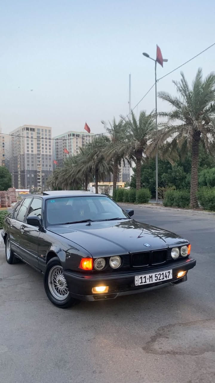 للبيع BMW 735 
موديل ٩٢ رقم بغداد الانكليزي باسمي تحويل مباشر هزه جديده 
محرك كير شغاله ١٠٠/١٠٠ 
حداديه جديده امامي خلفي 
تبريد شغال ثلج 
موصفات 
دبل ايرباك دبل كمبيوتر دبل جام 
سلايد رووف طكيتن 
داخل مخمل جديد 
بطاين سود صاج ملكي ابو الخط 
ترايش لمتد 
سكليتر كهرباء  
لايت زنون  
برده خلفيه 
ويل خليه اصلي وتخم تاير جديد 
سياره جديده. بمعنى الكلمه وعليها ادامه كامله مال جناي بدون اي نقص 
مصبوغه عام للجماليه بدون اي ضربه ولا خايس 
السعر 63$ 
للاستفسار الاتصال على الرقم ***********
مكاني السيديه حي الاعلام
