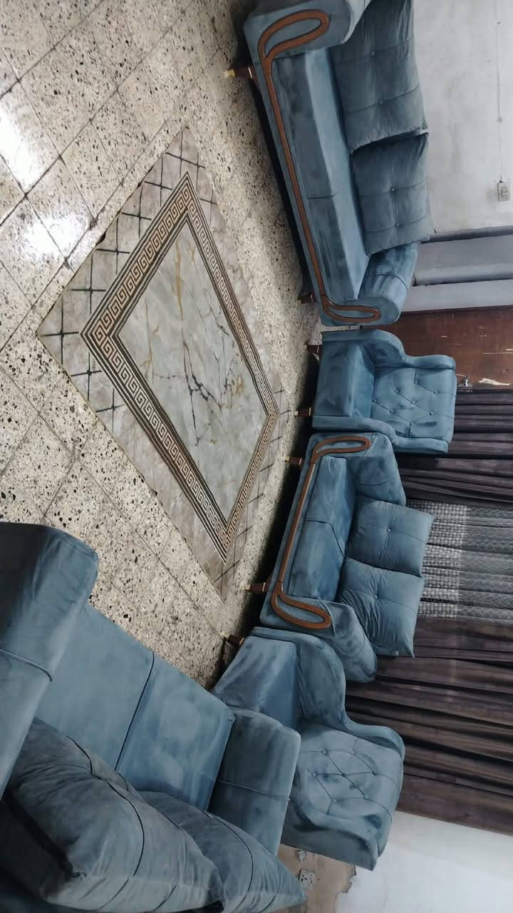 تخم 10 مقاعد اخو جديد أي ضرر مابي خشب بلوك تسكام نضافه فوول سعر 250 بي مجال مكان البياع *********** يوجد واتساب
