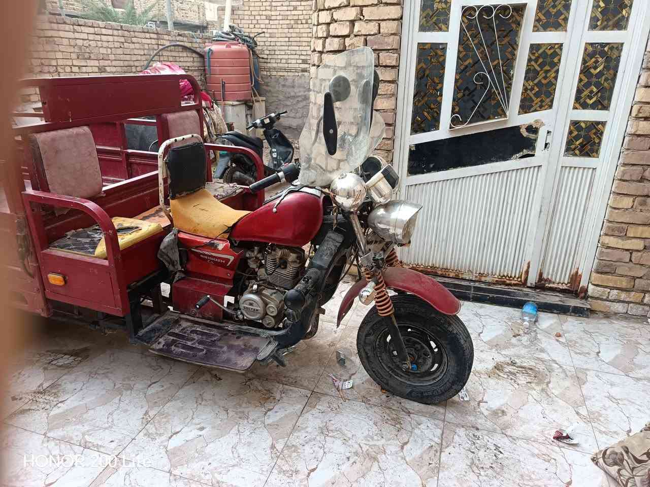 ستوته لبيع عوزه شويه ترتيب الشراي يتصل على هذه الرقم ***********

نص مكتوب في الصور:
- HONOR 200 Lite
