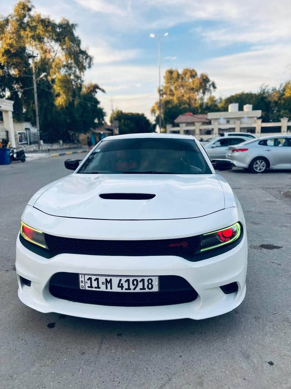 السلام عليكم 
*جارجر 2020سوبر تراك باك RT
*محرك 5.7L(5700)(8V)
*رقم بغداد 
*ماشية km 98،00 
*هدرز SRT
*لدات نهاري امامي متغير على الموبايل 
*غرفة SRTحضن شامو وجلد 
*السيارة جاهزة من كلشي مكينة وكير وتخم تاير جديد وحدادية جديدة 
*حادثها جاملغ وبنيد وبيها صبغ# ابيع حزام 
*مكان السيارة البصرة 

مكلف بالنشر 
رقم صاحب السيارة ***********
