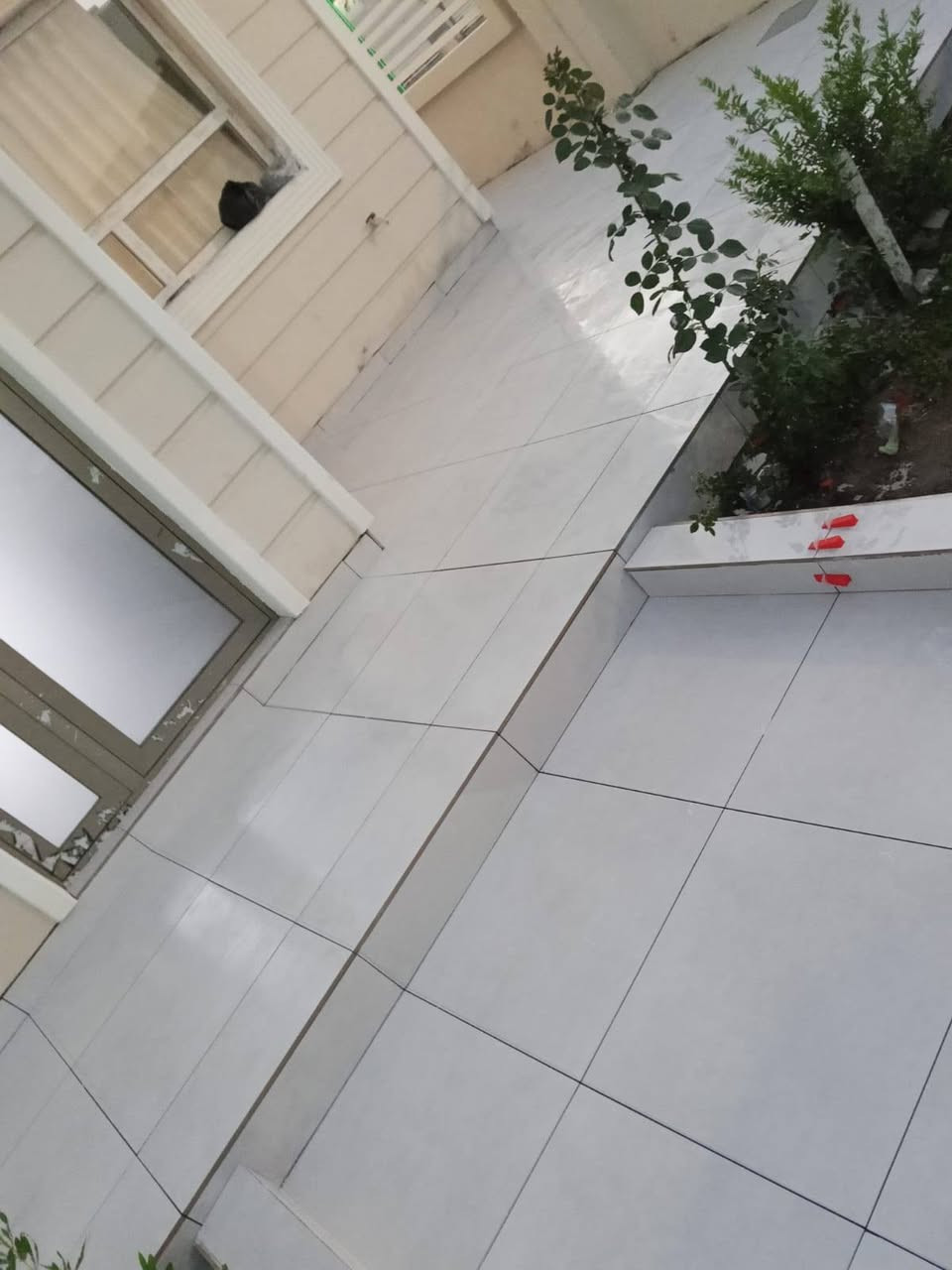 عندي كادر يراني شغل سراميك المرمر حجر جدران راضيه درجه اولى تصال على رقم 📞📞*********** ميسان اليزرر شرط شغل  واساب موجود
