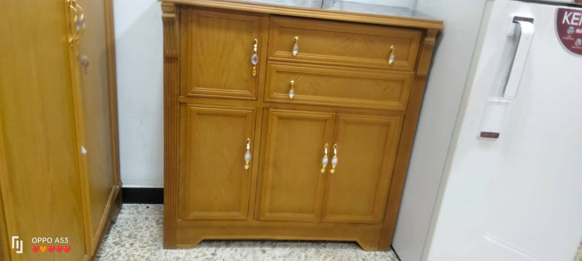 السلام عليكم
غرفه اخشاب عالية الجودة 
جديده ورائعه صار 5 أشهر من جبتها 
خشب ماليزي درجه اولى غرف مرتبه 
ما بيها اي نقص مقطع وصور كدامك
السعر مليونين و 350 وبيها مجال للشراي 
مكاني بغداد التاميم قرب فلكة سلمان باك
هذا رقمي *********** بي وات ساب

نص مكتوب في الصور:
- OPPO A53