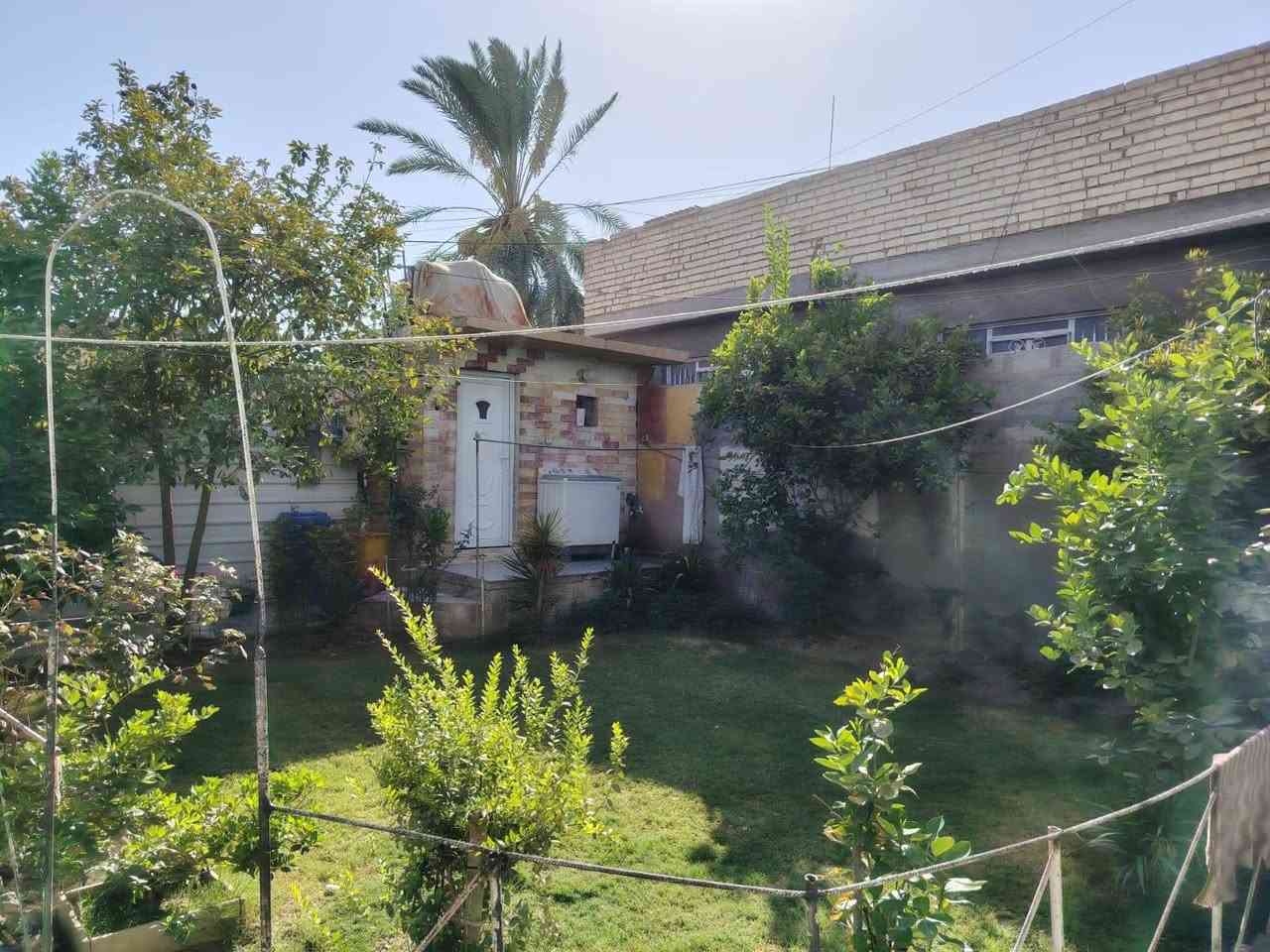 السلام عليكم بيت للبيع مساحه البيت 400 مع بيت خارجي معزول طابع ثاني غرفه نوم ومطبخ وحمام والبيت الثاني 5 غرف نوم وصالة ومطبخ حار وبارد وحمام عدد 3  العنوان الجعاره شارع السجاد للاستفسار الاتصال على الرقم التالي ***********
